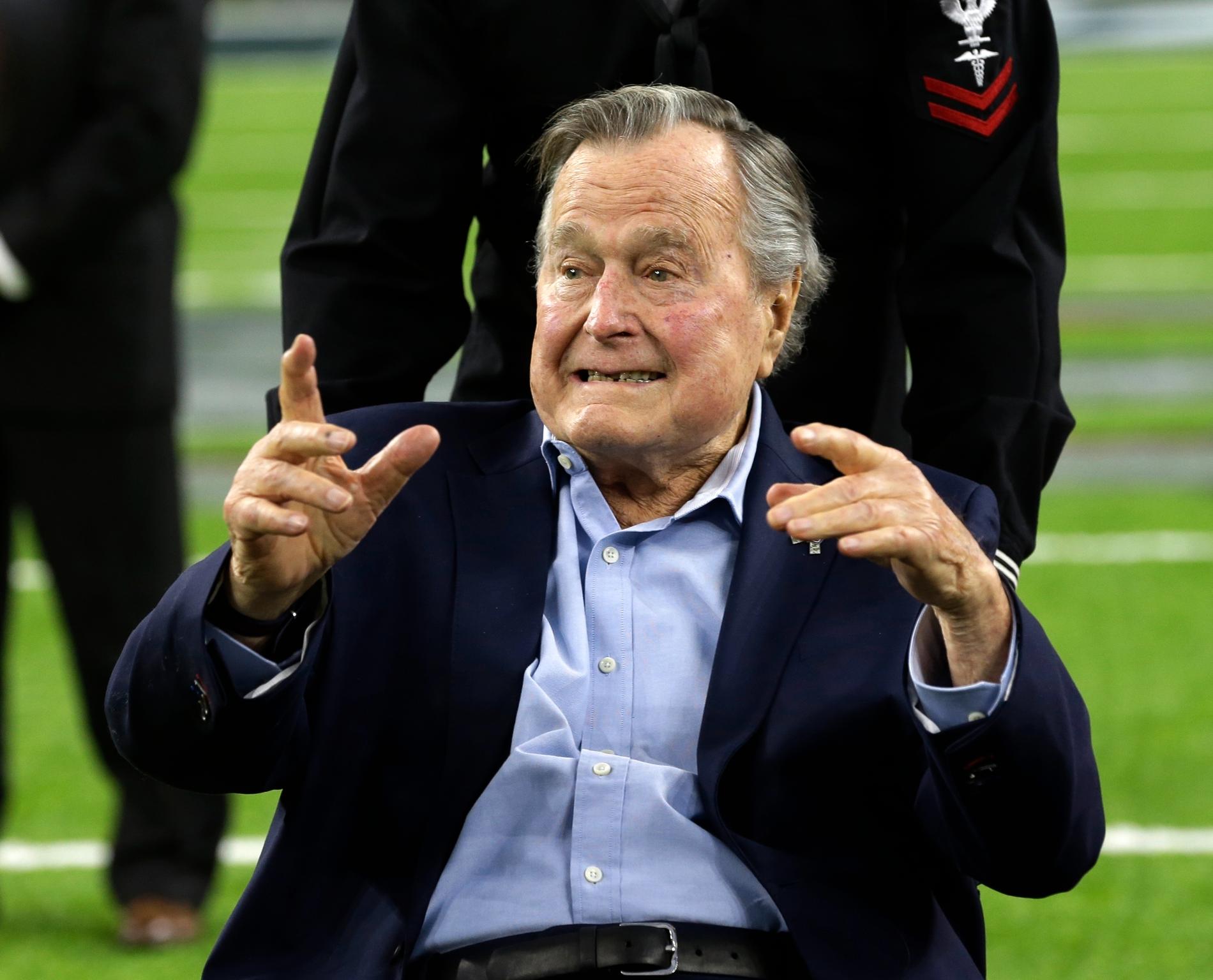 George H.W. Bush vid Super Bowl finalen februari 2017.