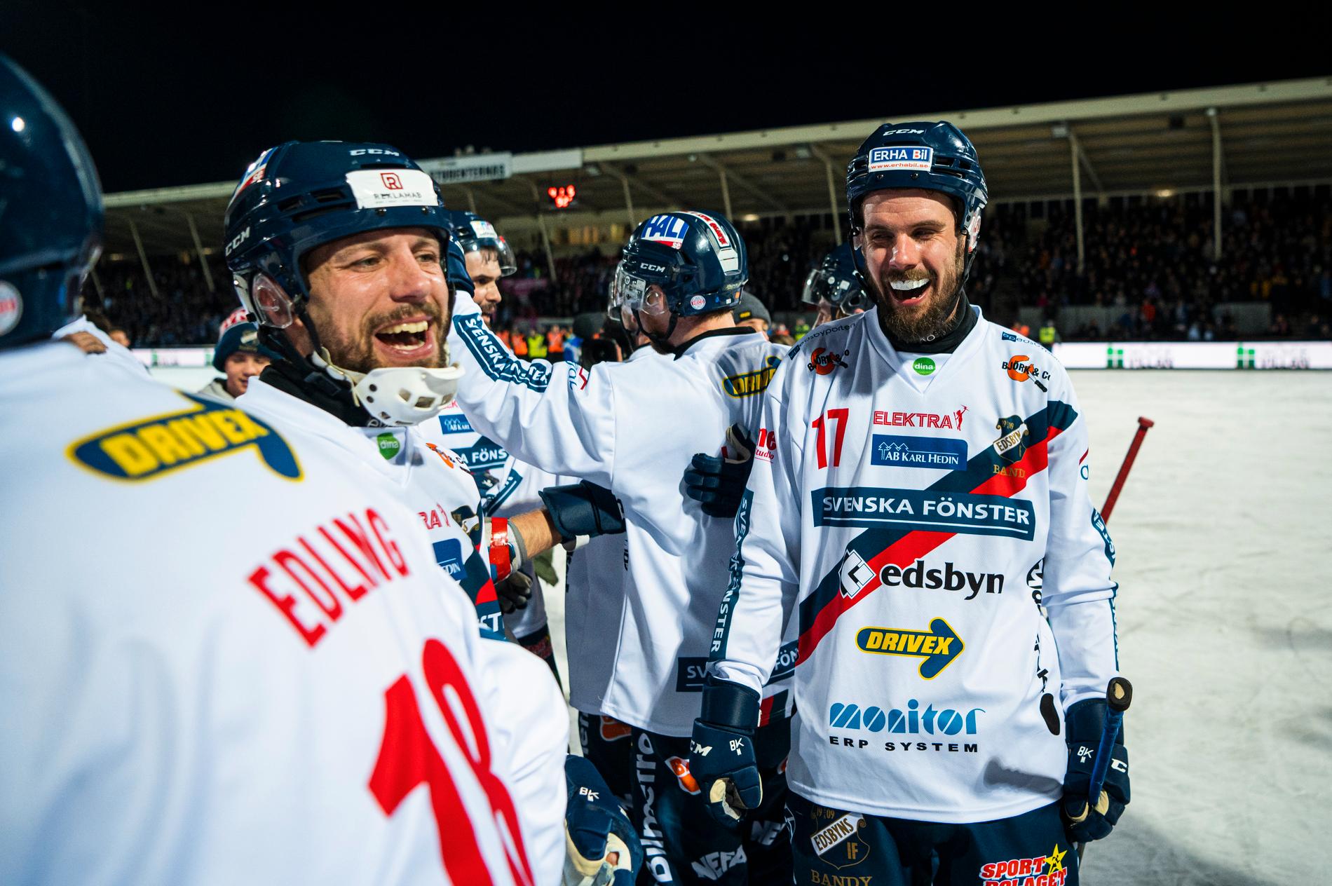 Per Hellmyrs och Mattias Hammarström jublar efter segern i finalen.