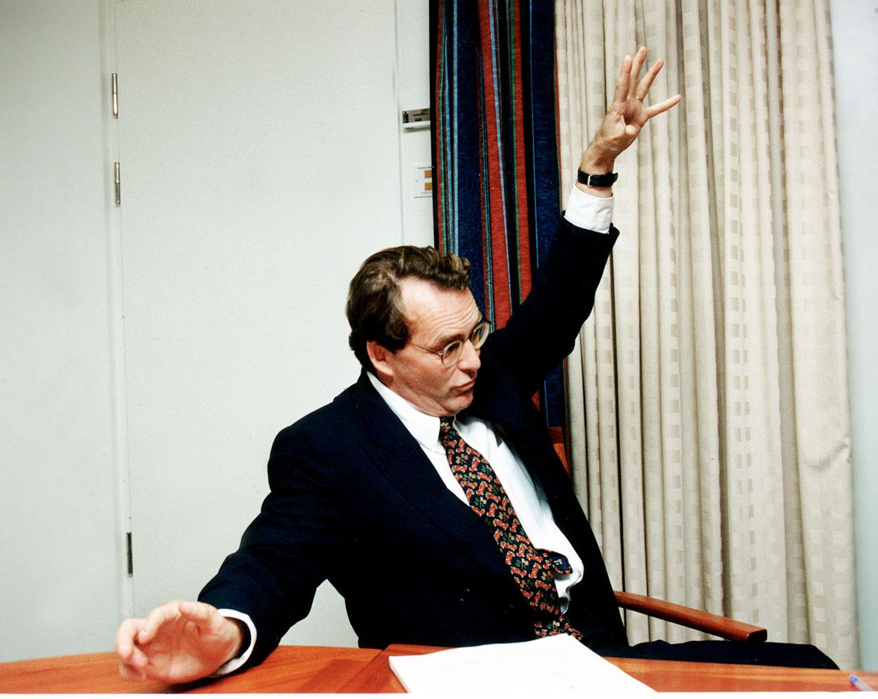 Hans Thulin gestikulerar 1993.