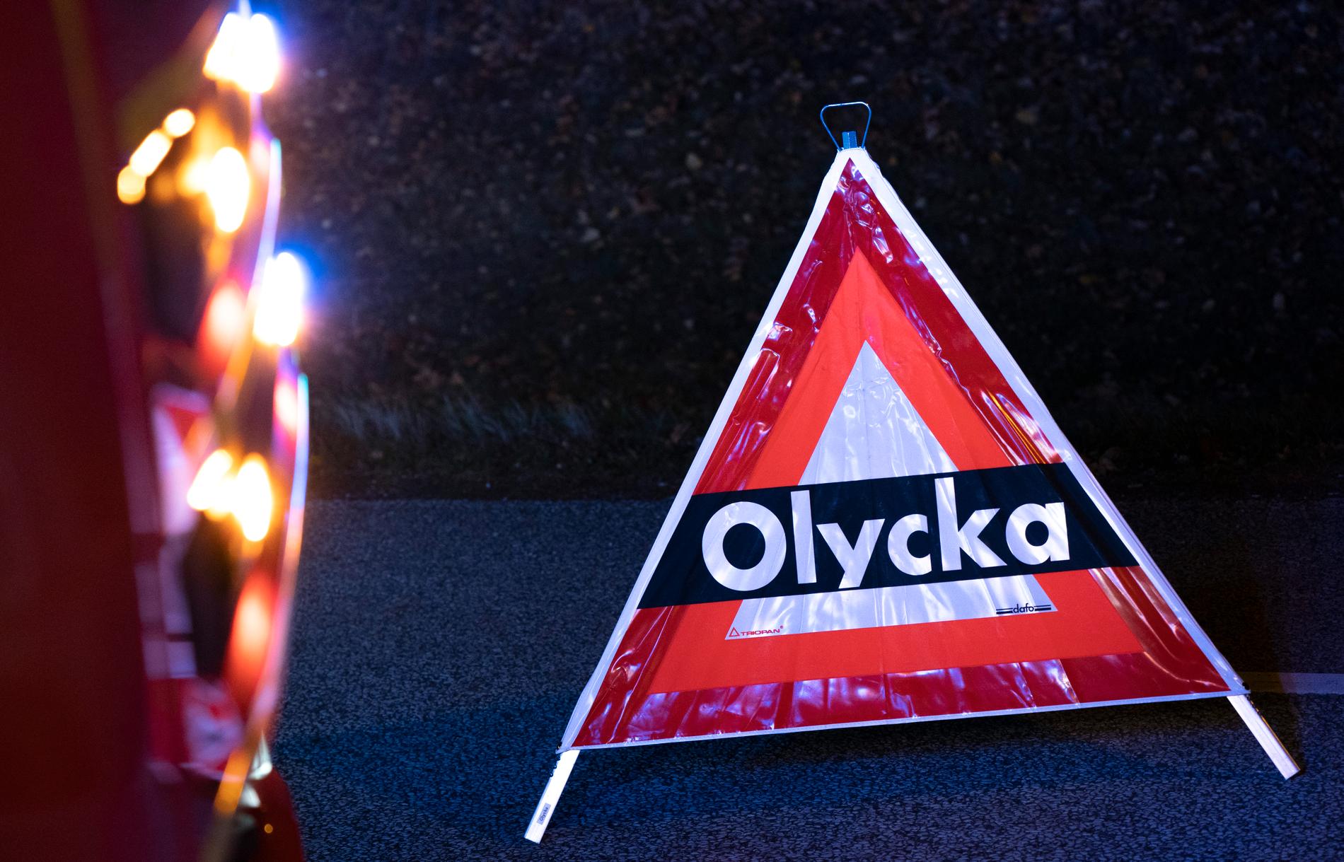 En person misstänks för grovt vållande till kroppsskada efter en trafikolycka utanför Norrköping.