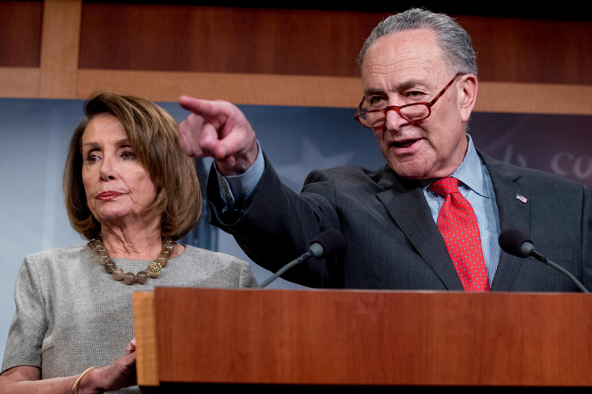 Demokraterna Nancy Pelosi och Chuck Schumer.