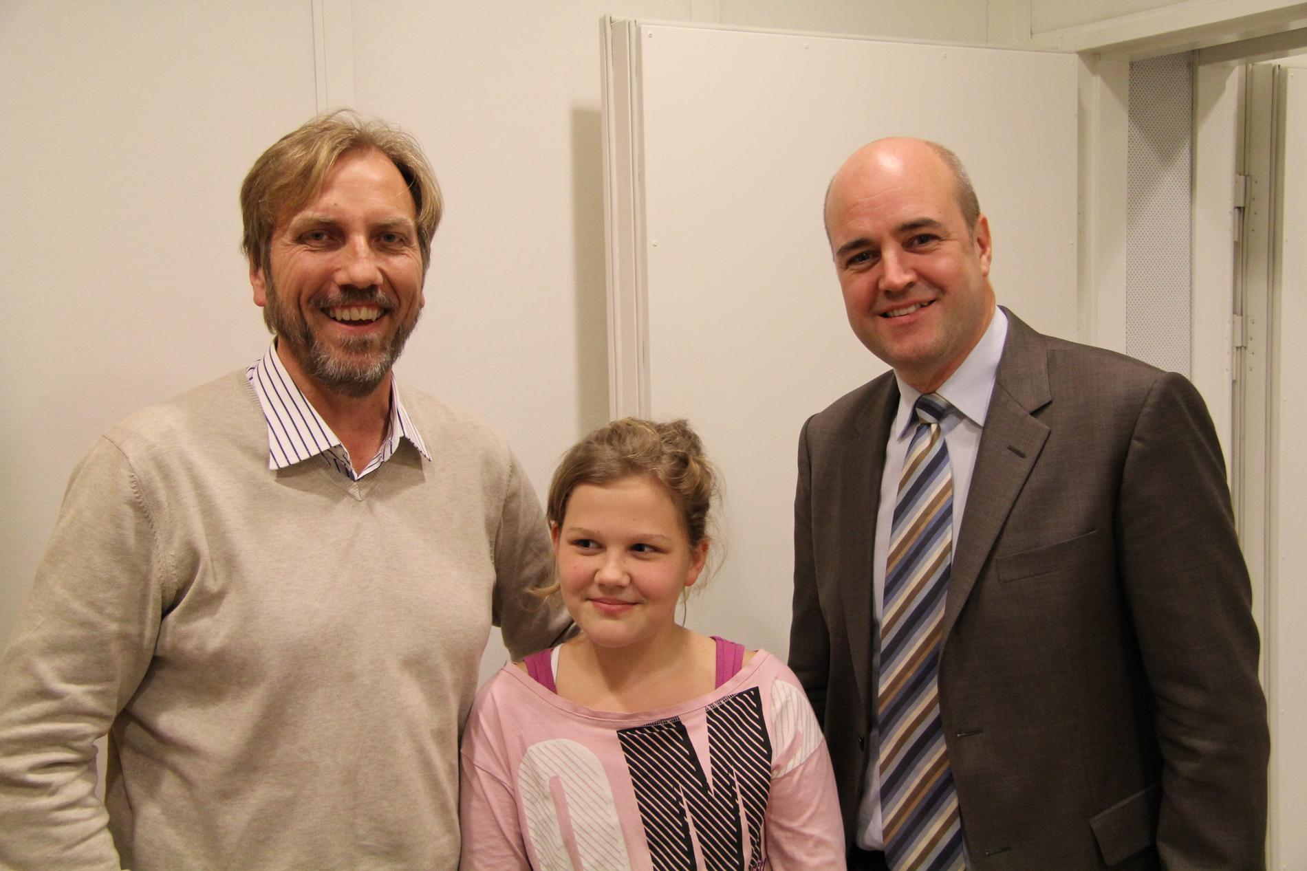 11-åriga Irma Hammarén intervjuar statsminister Fredrik Reinfeldt i P4 Extra.