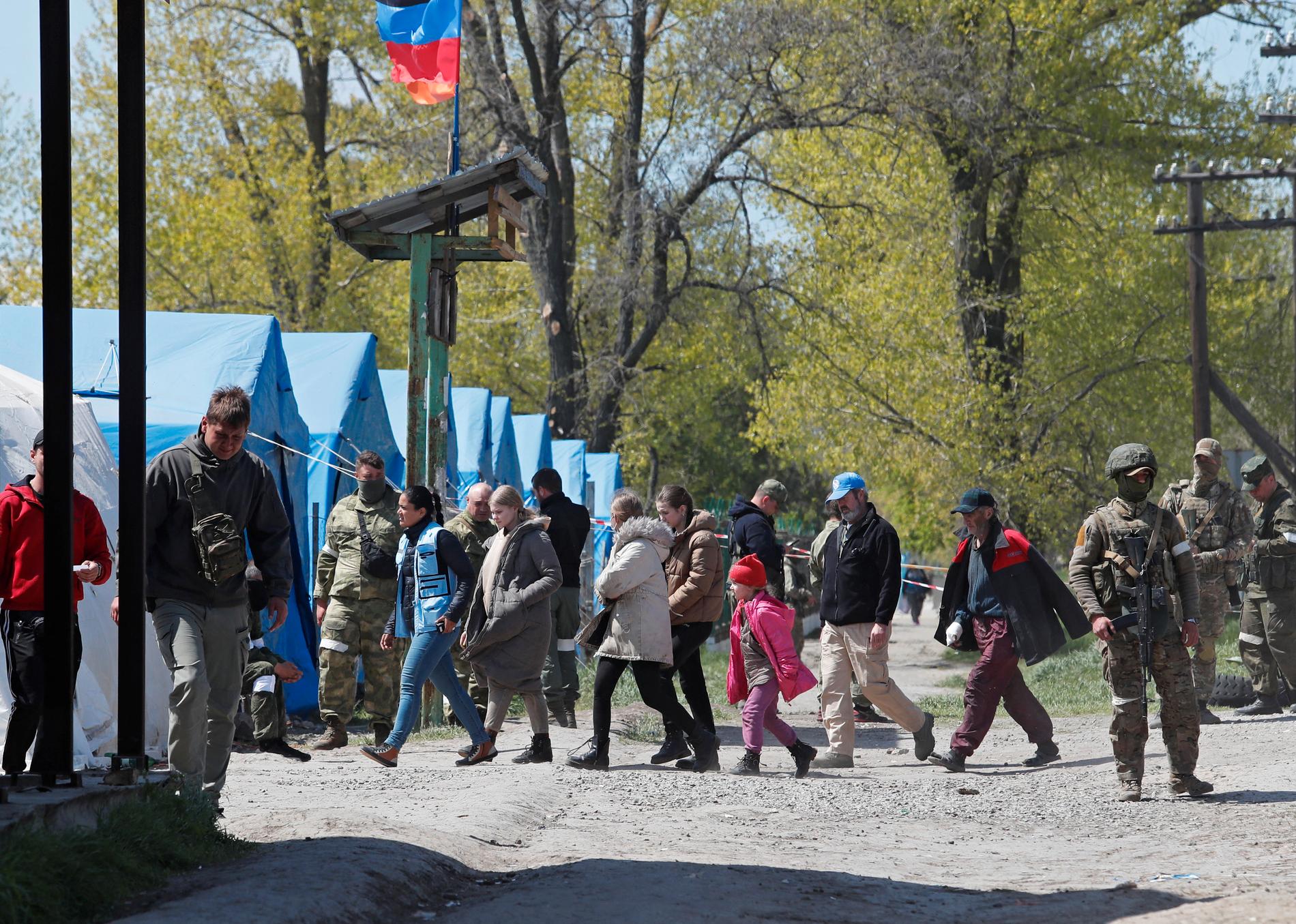 Civila som flytt från området kring Azovstal i Mariupol.