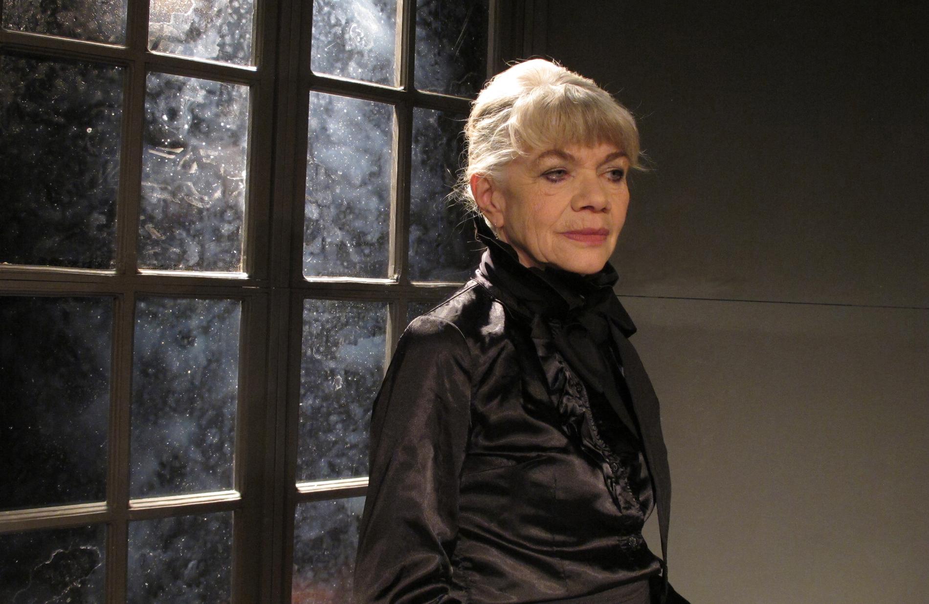 Iwa Boman som Victoria Benedictsson i Isjungfrun av Cecilia Sidenbladh på Strindbergs intima teater 