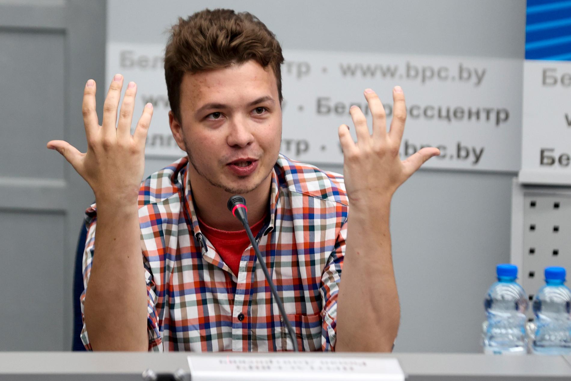 Den fängslade belarusiske journalisten Roman Protasevitj har åter visats upp på "presskonferens" i huvudstaden Minsk.