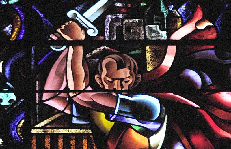Kung Herodes har fått Hitlers berömda frisyr på kyrkans fönster.
