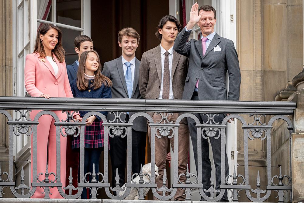 Prins Joachim och prinsessan Marie med barnen Henrik, Athena, Nikola och Felix som alla förlorade sina prins- och prinsesstitlar den 1 januari 2023. 