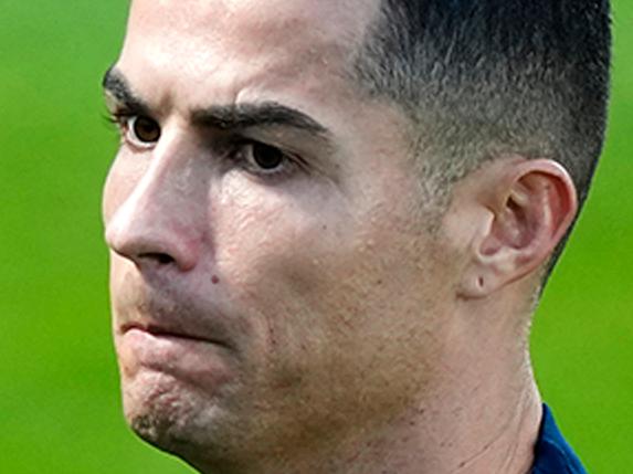 Elanga svarar på Ronaldos kritik: ”Mycket telefoner”