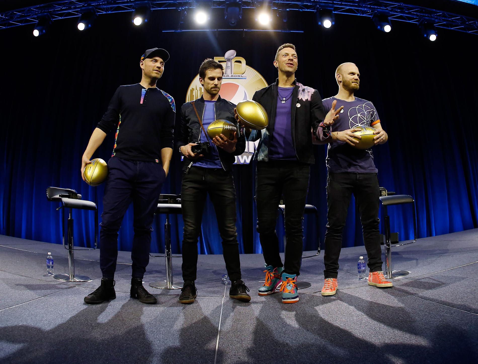 Coldplay inför spelningen på amerikansk fotbollsfinalen Super bowl 2016. Från vänster Jonny Buckland, Guy Berryman, Chris Martin och Will Champion.
