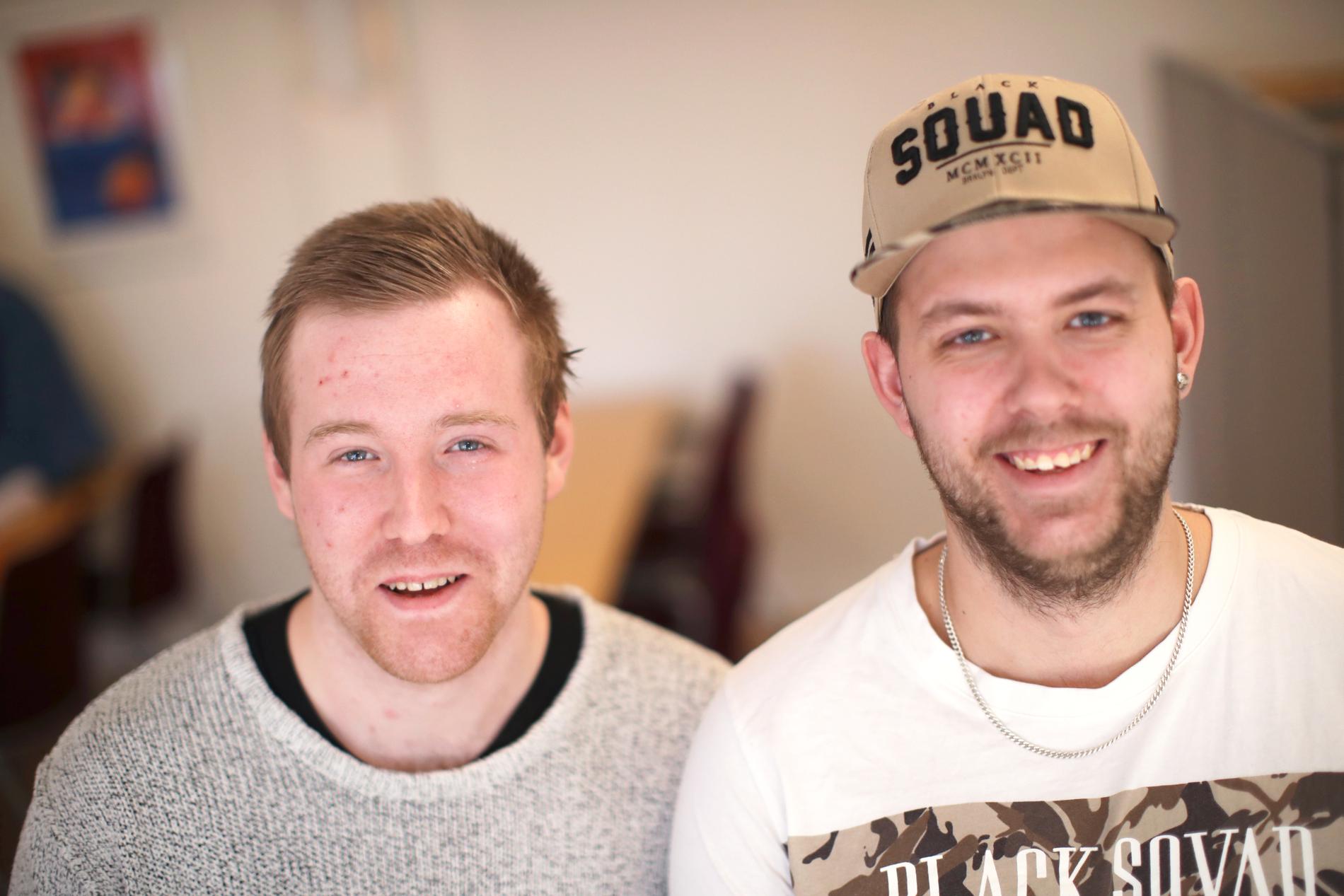Bröderna Robin och Christian efter åklagarens pressträff i Karlstad 2018 där de helt skrevs av från fallet.