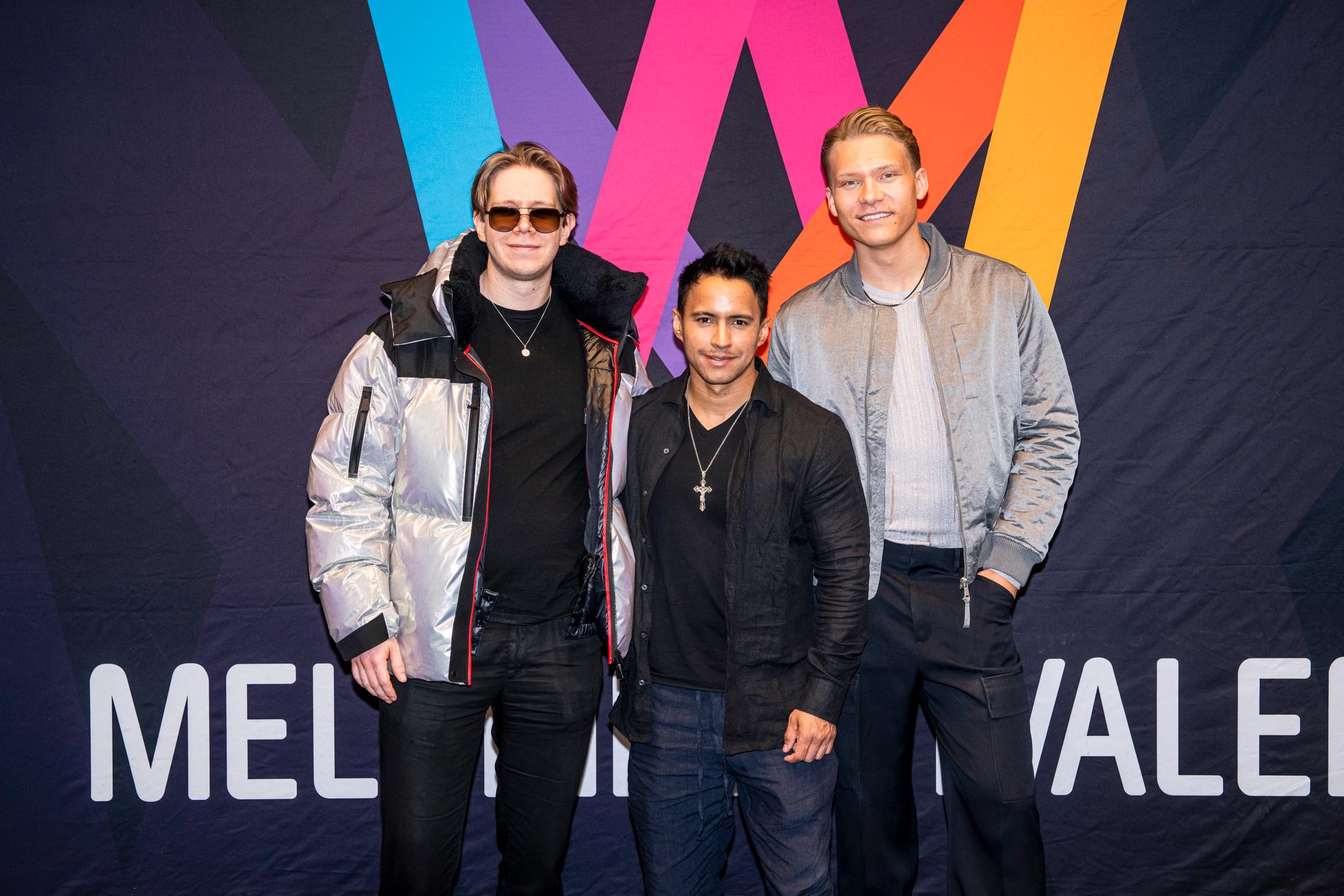 Arc North, Jon Henrik Fjällgren och Adam Woods står framför Melodifestivalens logga