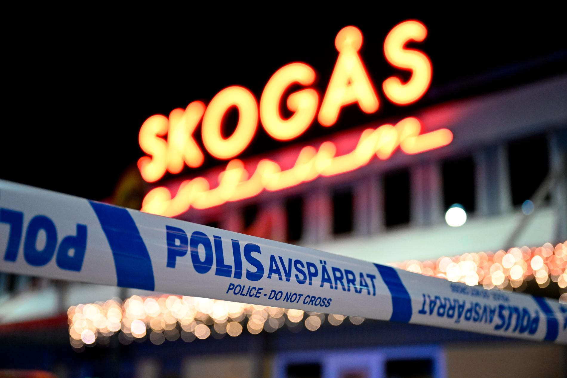 Den 15-åriga pojken sköts ihjäl på en sushirestaurang i Skogås centrum. 