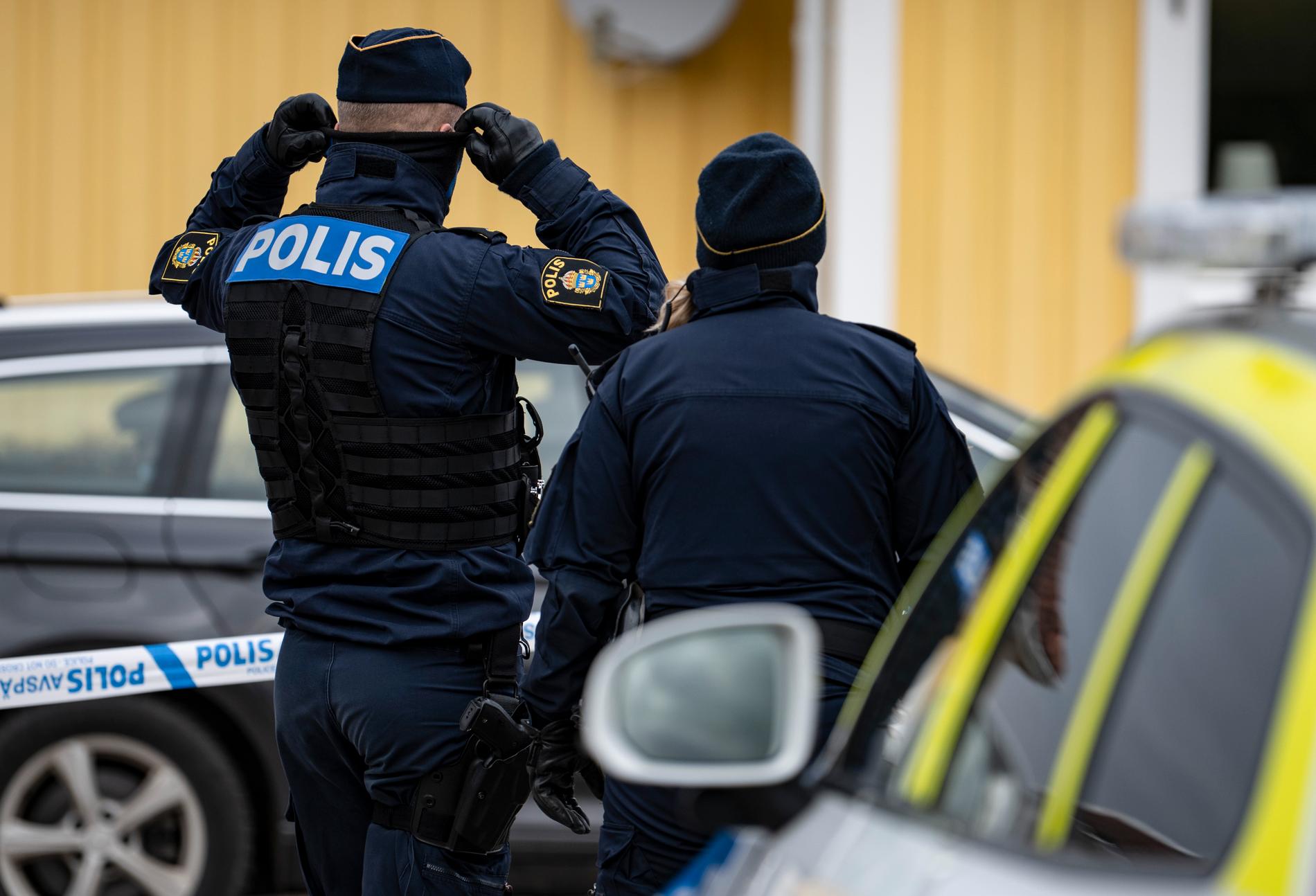 Polisen på plats i ett villaområde i Asmundtorp utanför Landskrona.