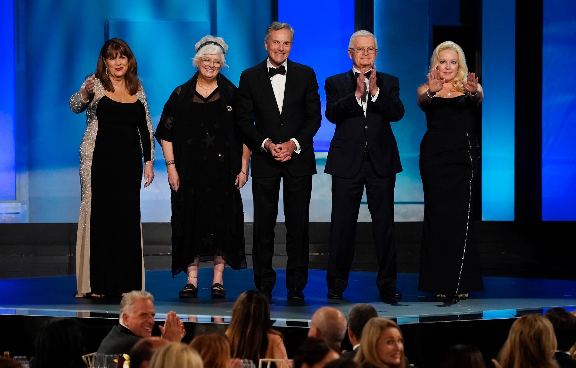 Debbie Turner (Marta), Angela Cartwright (Birgitta), Nicholas Hammond (Friedrich), Duane Chase (Kurt) och Kym Karath (Gretl) dök upp och sjöng "Do re mi" när Julie Andrews hedrades av amerikanska filminstitutet.