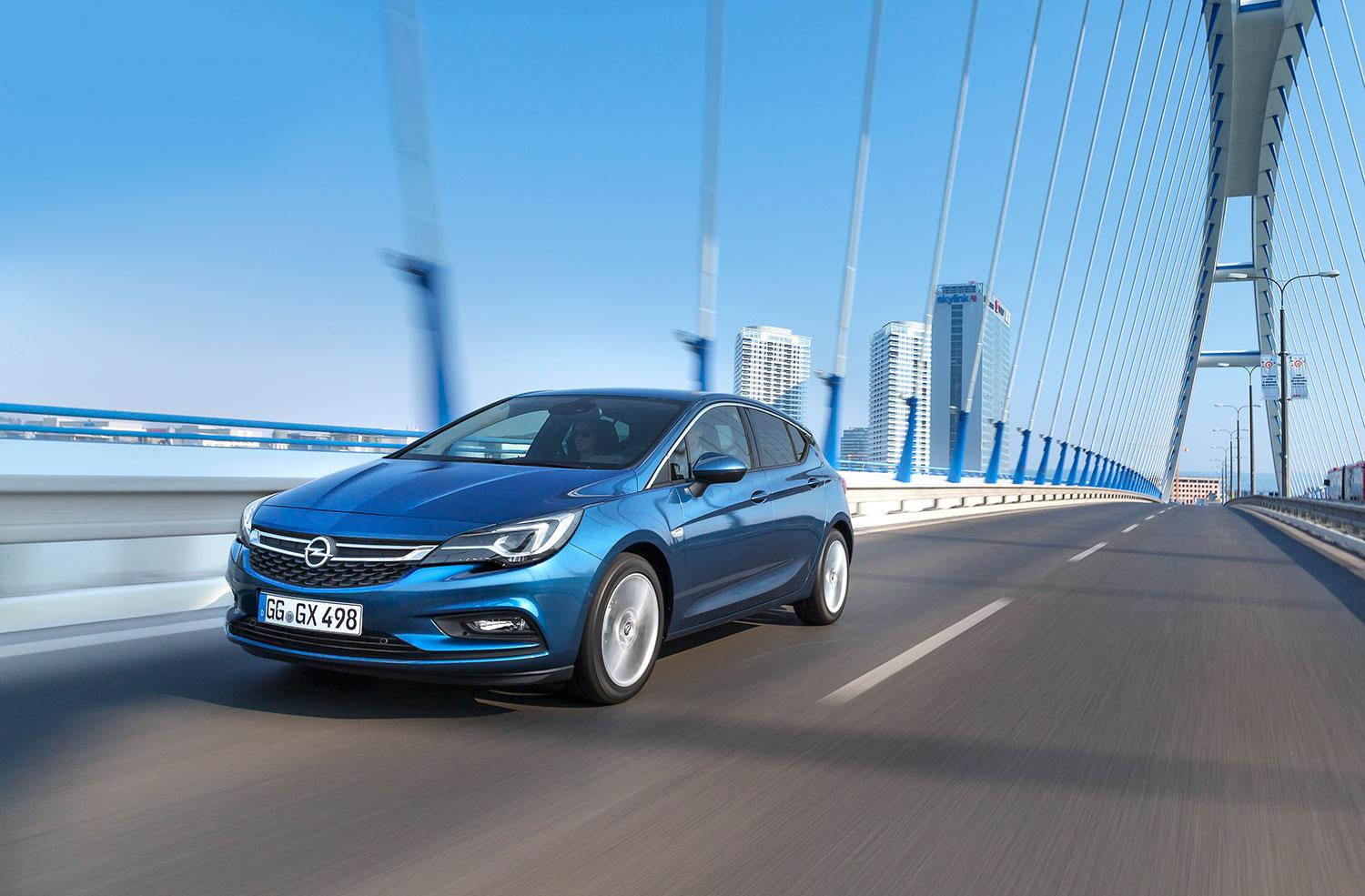 Opels nya Astra, den första modellen som kommer att dubbeldeklareras med nya WLTP-siffrorna.
