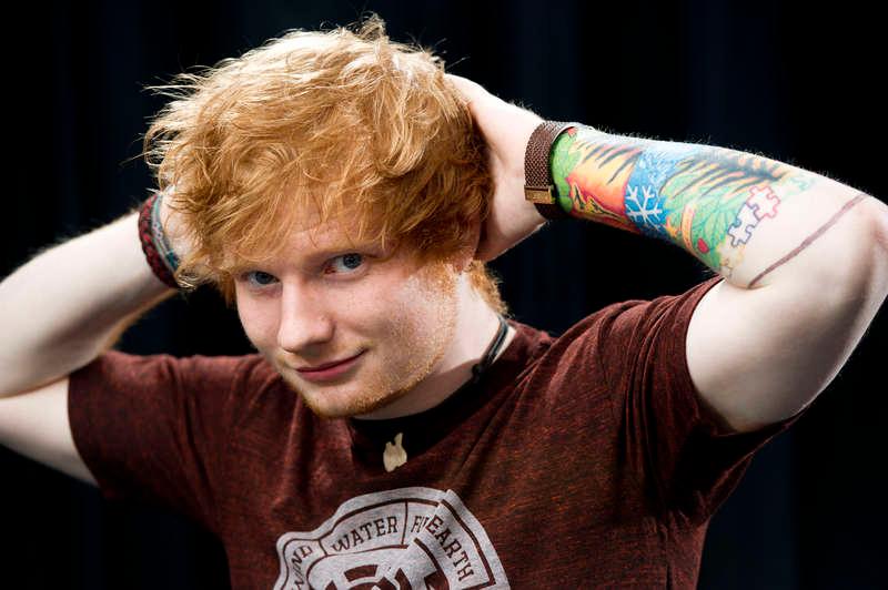 HANDS UP! 22-årige artisten Ed Sheerans kreditkort kontrolleras av hans manager: ”Jag gör konstiga saker”, säger britten.