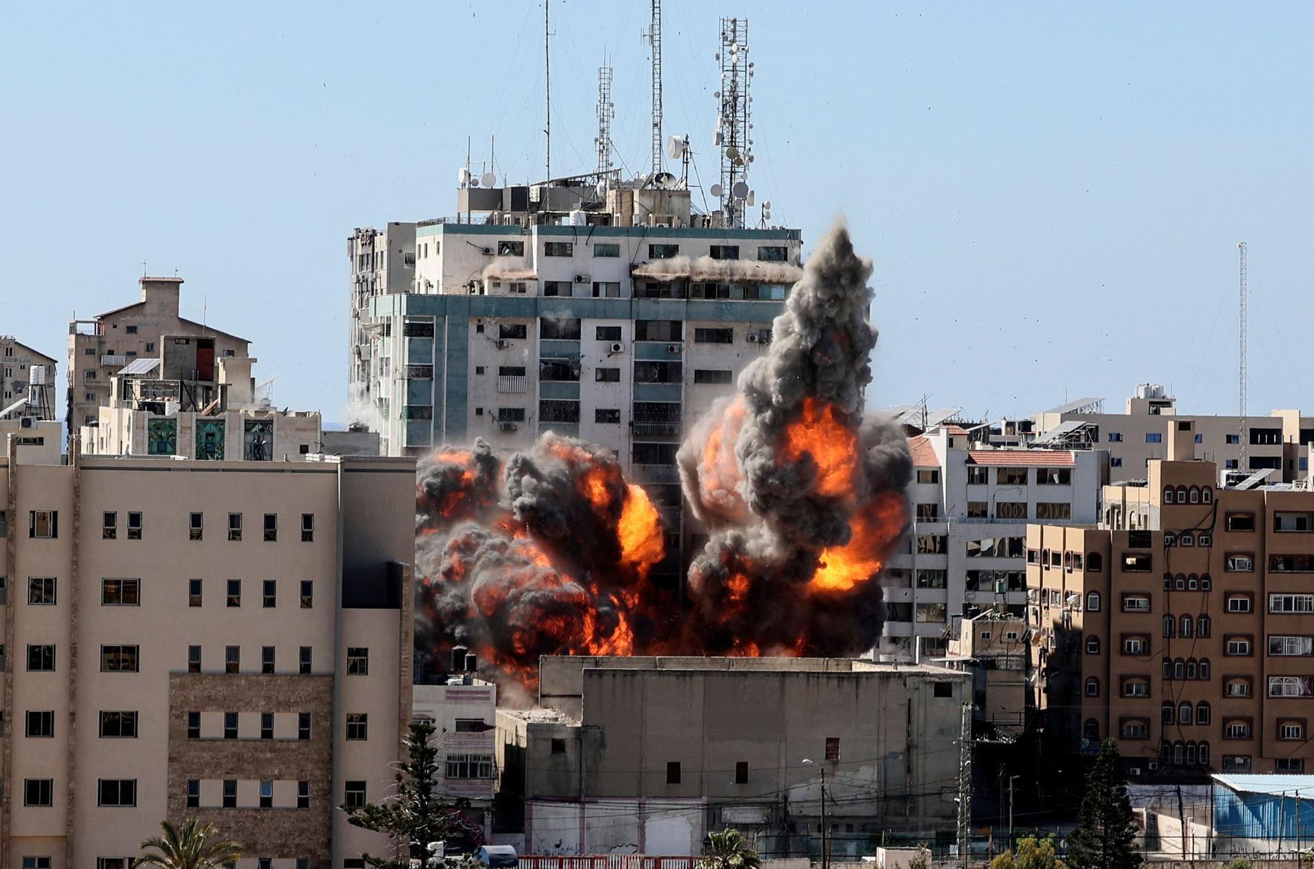 Mediebyggnaden Jala Tower i Gaza bombades på lördagen av Israel. Bland andra al-Jazira och nyhetsbyrån AP har sina kontor i byggnaden.