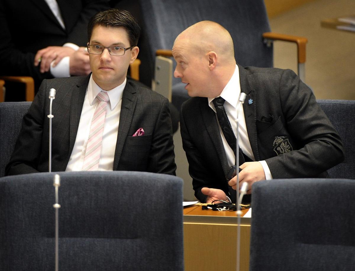 HATSPRÅK Sverigedemokraternas ledare Jimmie Åkesson kastade masken i oktober 2009. Då öppnade han fördämningarna för den helt öppna islamofobin och dess politiska hatspråk. Här med partikollegan Björn Söder.