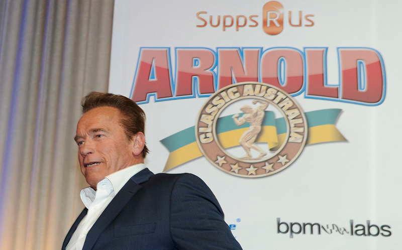 Vände reporter ryggen. Arnold Schwarzenegger gillade inte frågorna han fick av australiensisk tv.