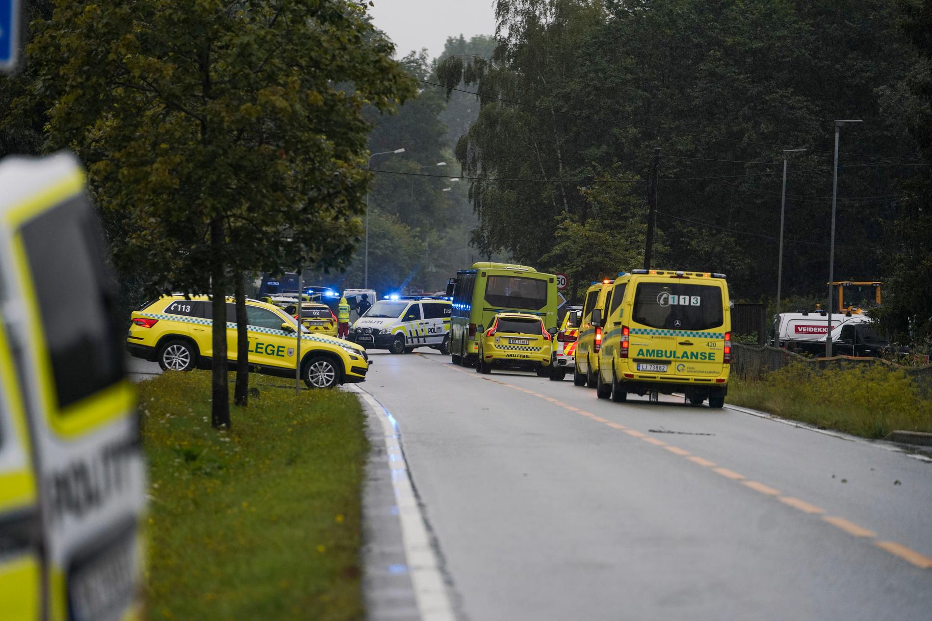 Flera ambulanser ryckte ut till moskén al-Noor Islamic Centre i Bærum efter larmet om skottlossning.
