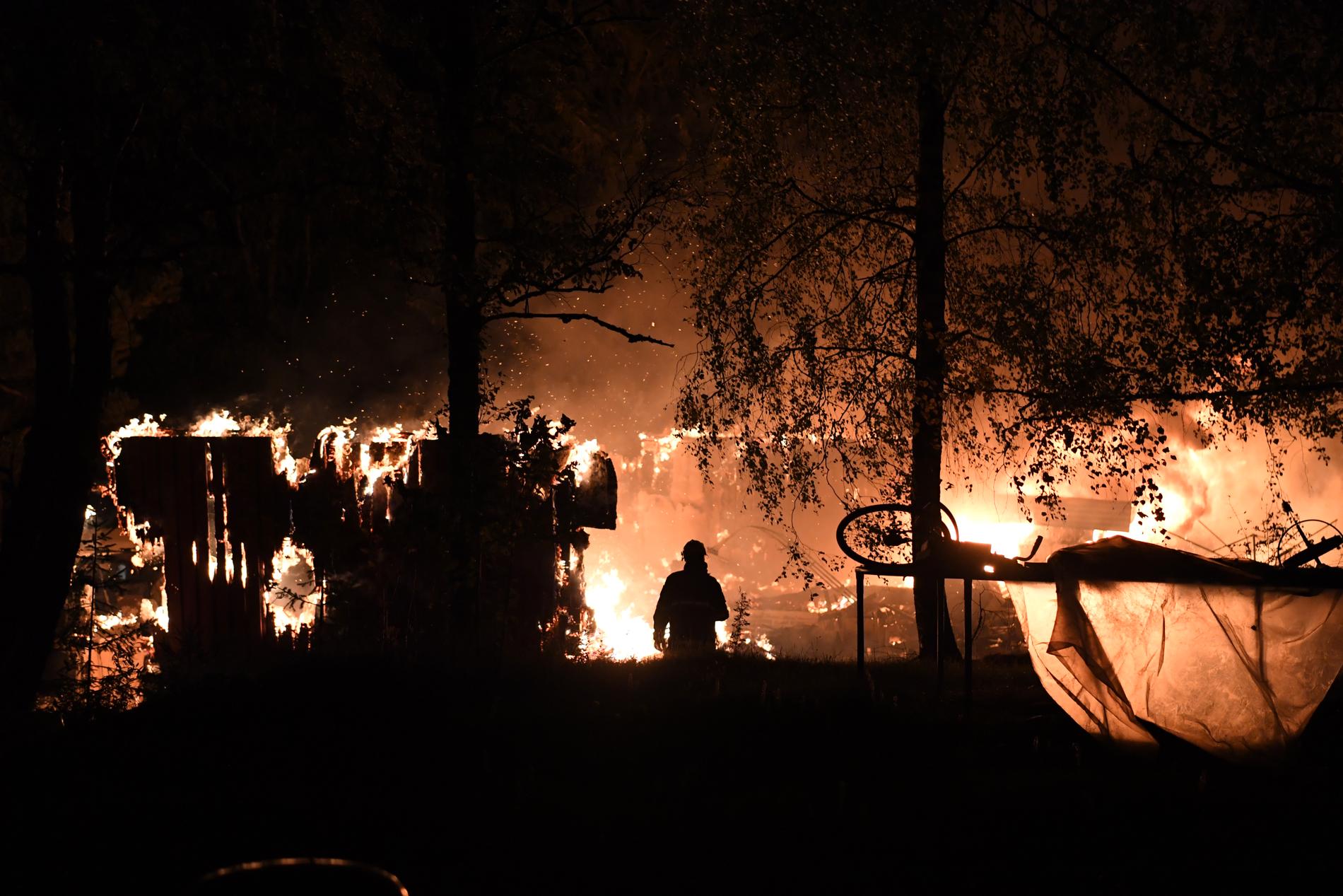 Polisen utreder mordbrand efter villabranden i Nykvarn.