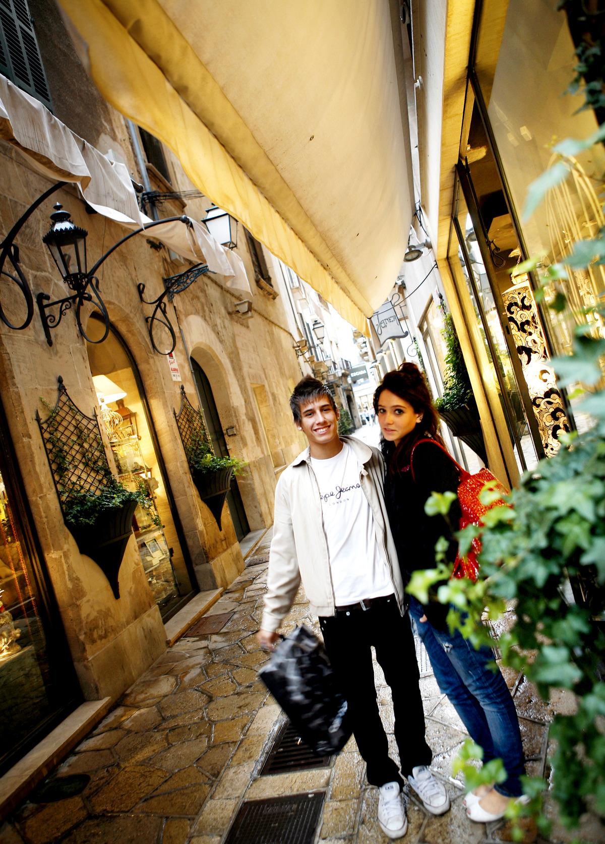 Pedro Perez Pincon och Maria Sanchez Cabezudo har shoppat i sin hemstad Palma.