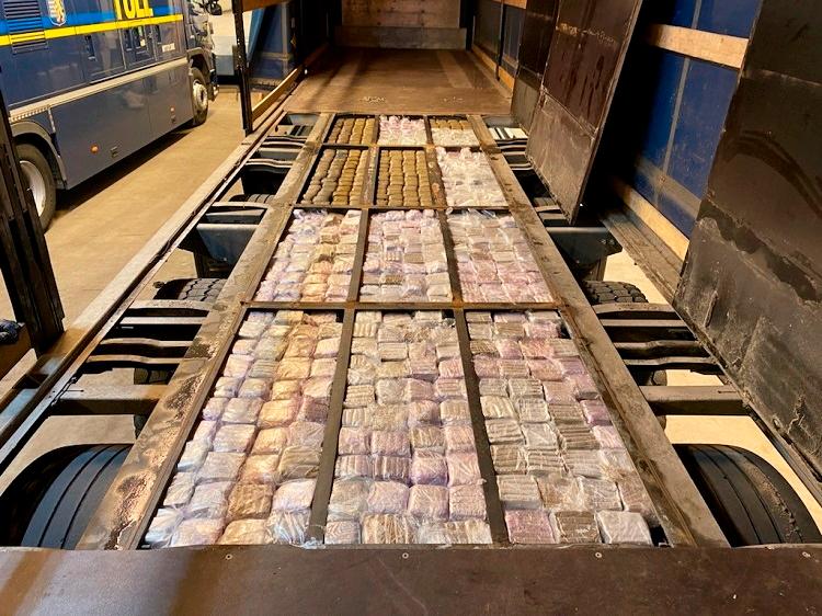 Mer än 300 kilo cannabis hittades gömt i golvet på en lastbil som kommit till Sverige via Trelleborgs hamn i maj från Litauen.