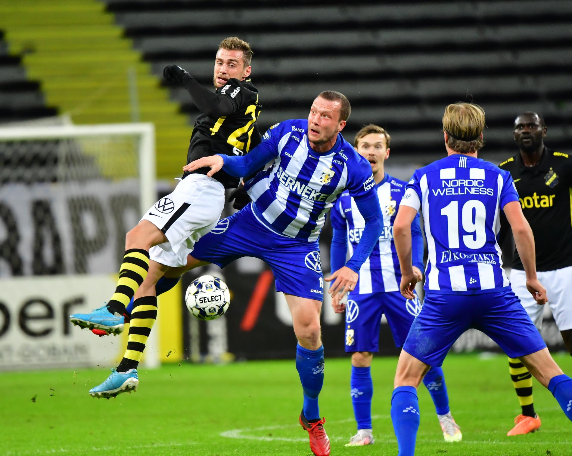AIK:s Filip Rogic och IFK Göteborgs Jakob Johansson.