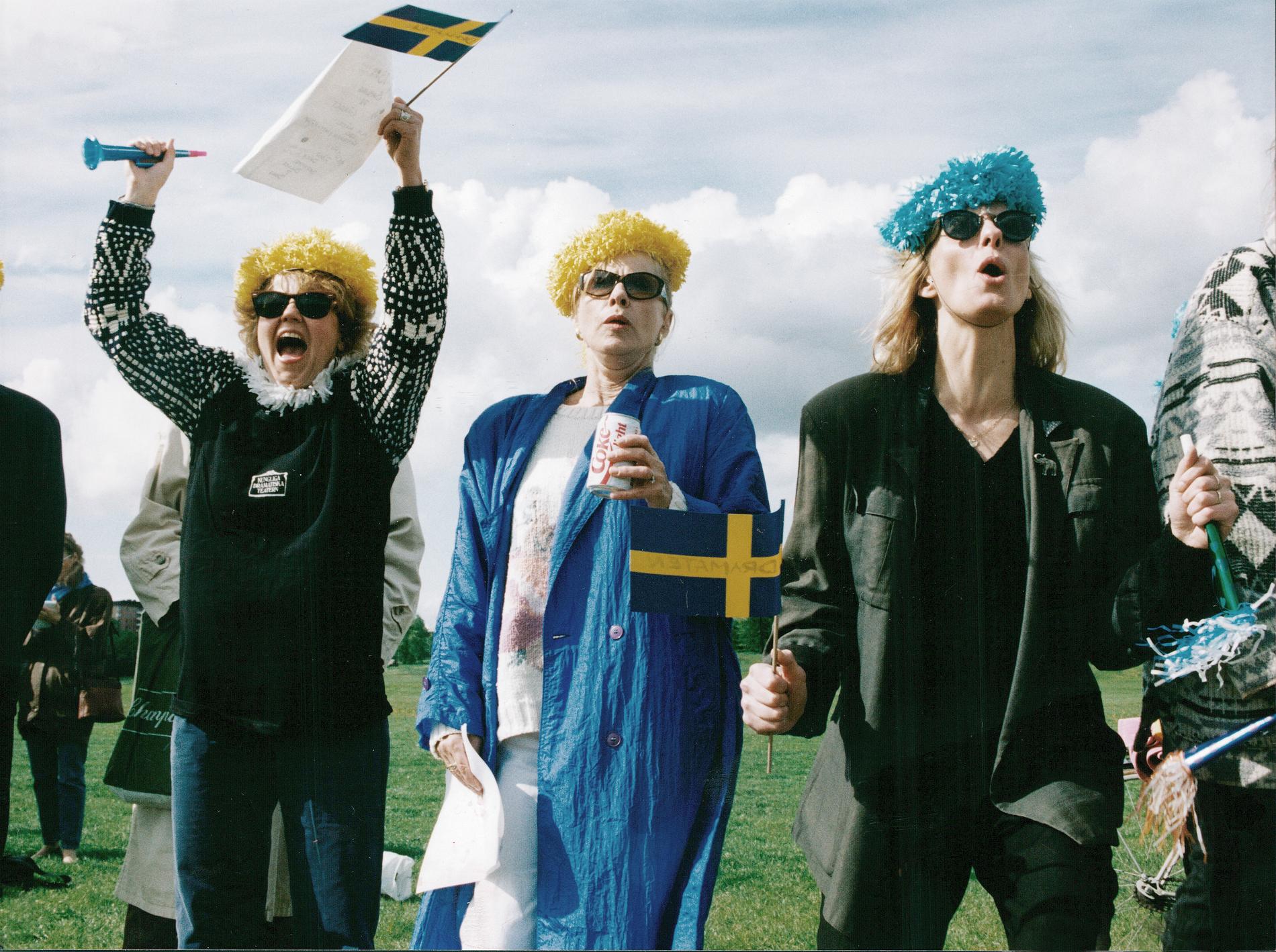 Agneta Ehrensvärd, Bibi Andersson och Gunnel Fred i Sverigeutstyrsel 1991. 