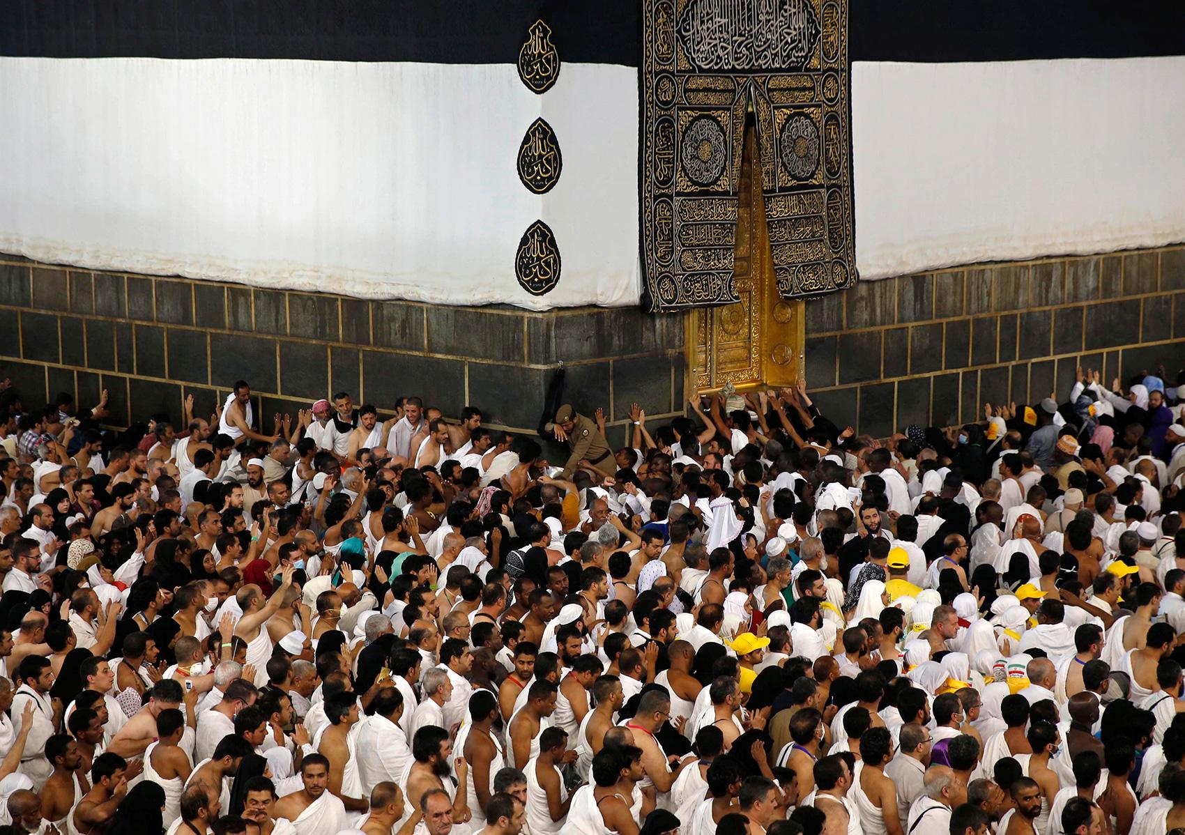 Två miljoner pilgrimer vallfärdar årligen till Mecka under hajj.