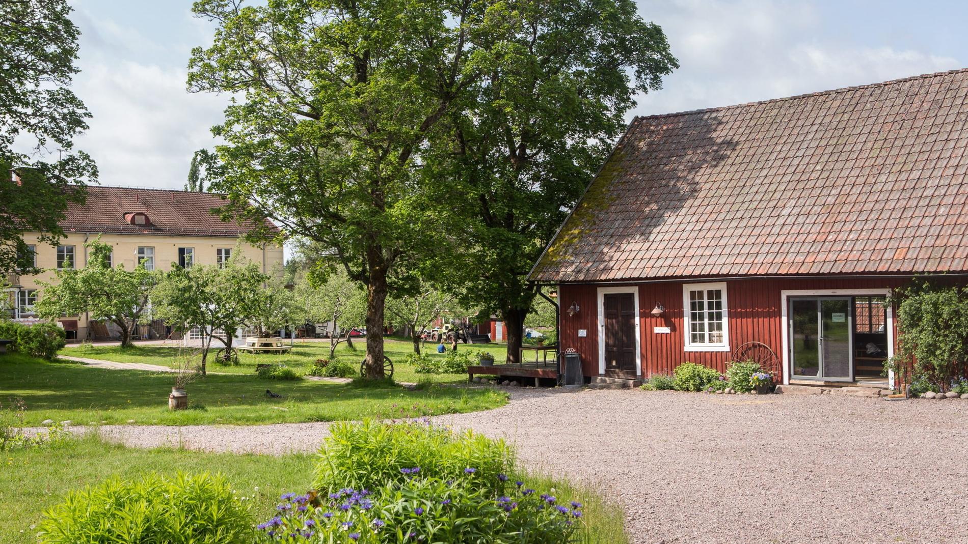 Tantraveckan, och en rad andra evenemang, arrangeras återigen i sommar på Ängsbacka kursgård i Värmland. Pressbild.