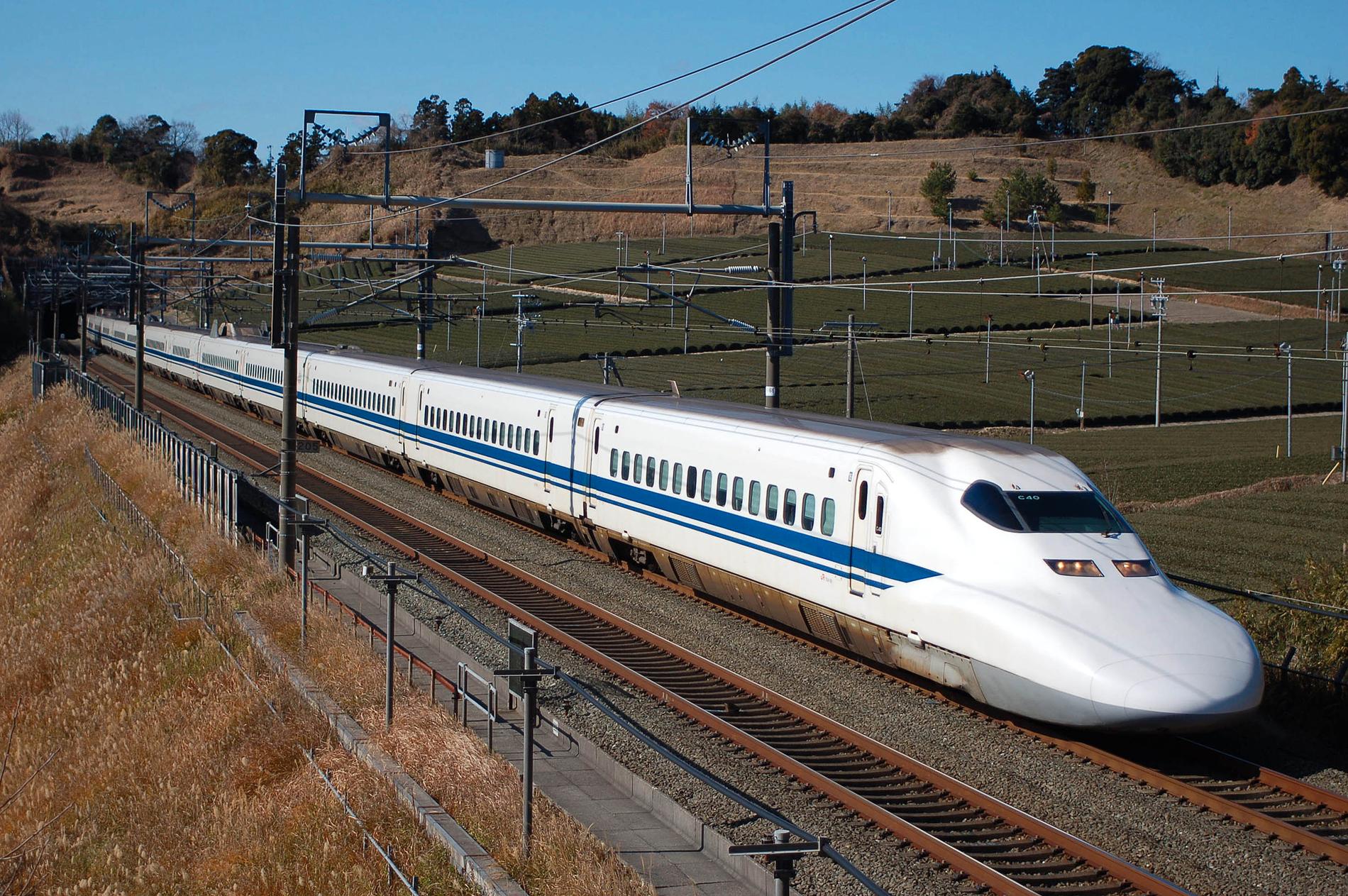 Shinkansen 700-serien har en toppfart på 340 km. Trafikerar i Japan