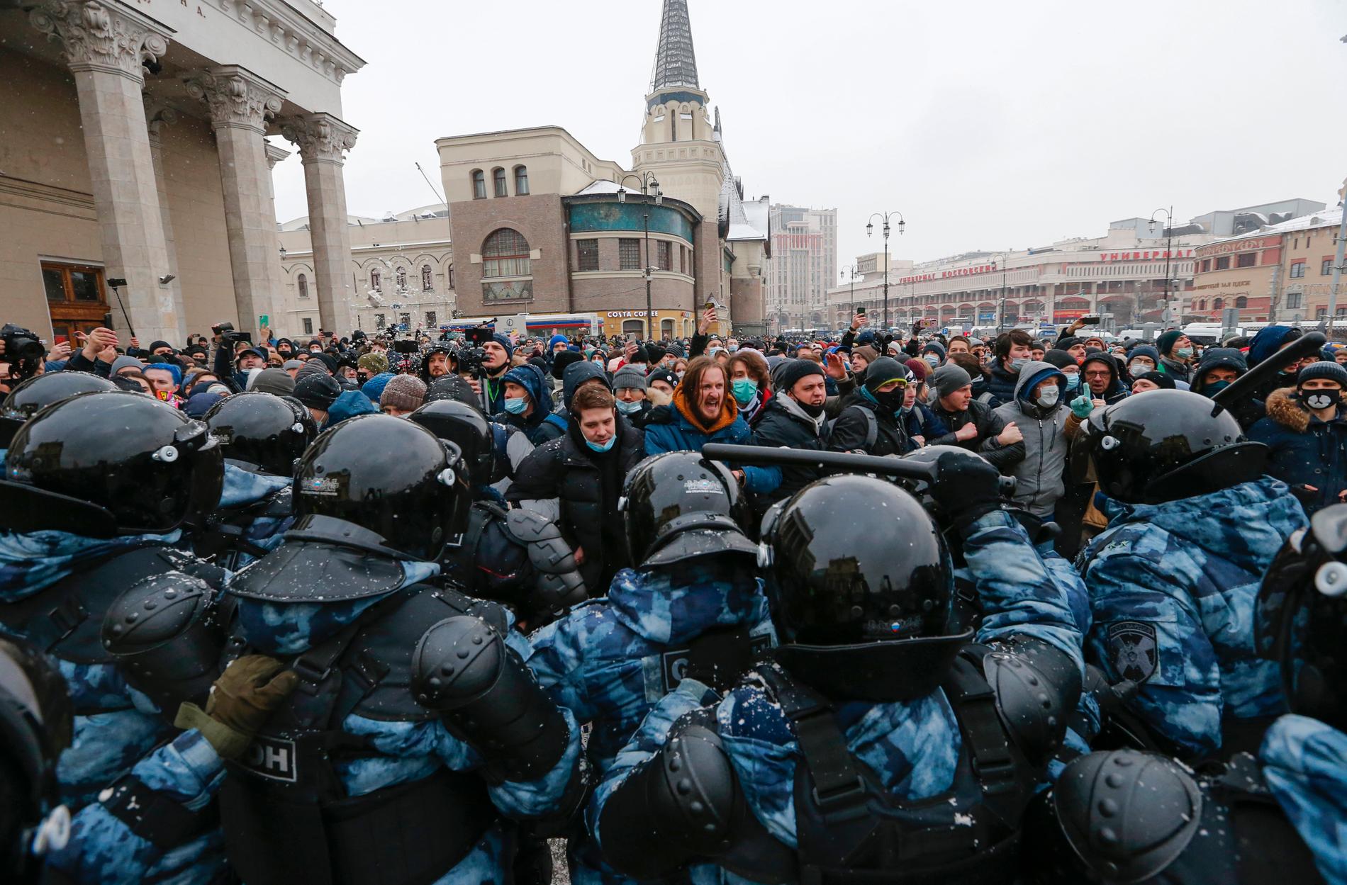 Protester i Moskva efter arresterandet av oppositionsledaren Aleksej Navalnyj.