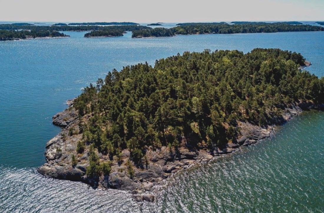 Den mansfria ön ligger utanför den finska kusten. 