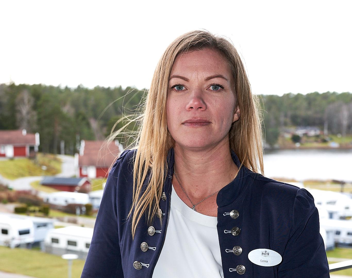 Lena Kempe, vd för Daftö resort, säger att 60 procent av resortens gäster kommer från Norge. Hon väntar nu spänt på den norska regeringens besked om gränsen ska öppnas eller inte, som ska komma på fredag.