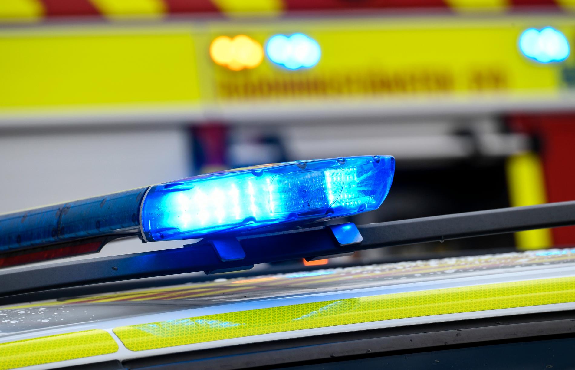 Flera bilar har förstörts i en brand i Uppsala. Polisen misstänker att branden är anlagd. Arkivbild.