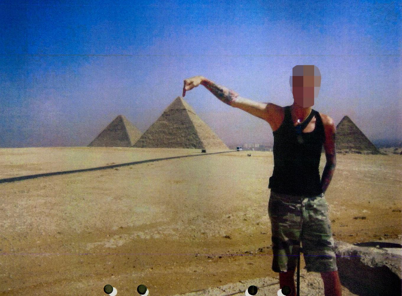 Den 48-årige mannen åkte på semester bland annat till Egypten och tittade på pyramiderna samtidigt som han fick miljoner av Försäkrings­kassan.