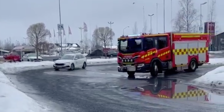 Brandbilen rycker ut i Östersund.