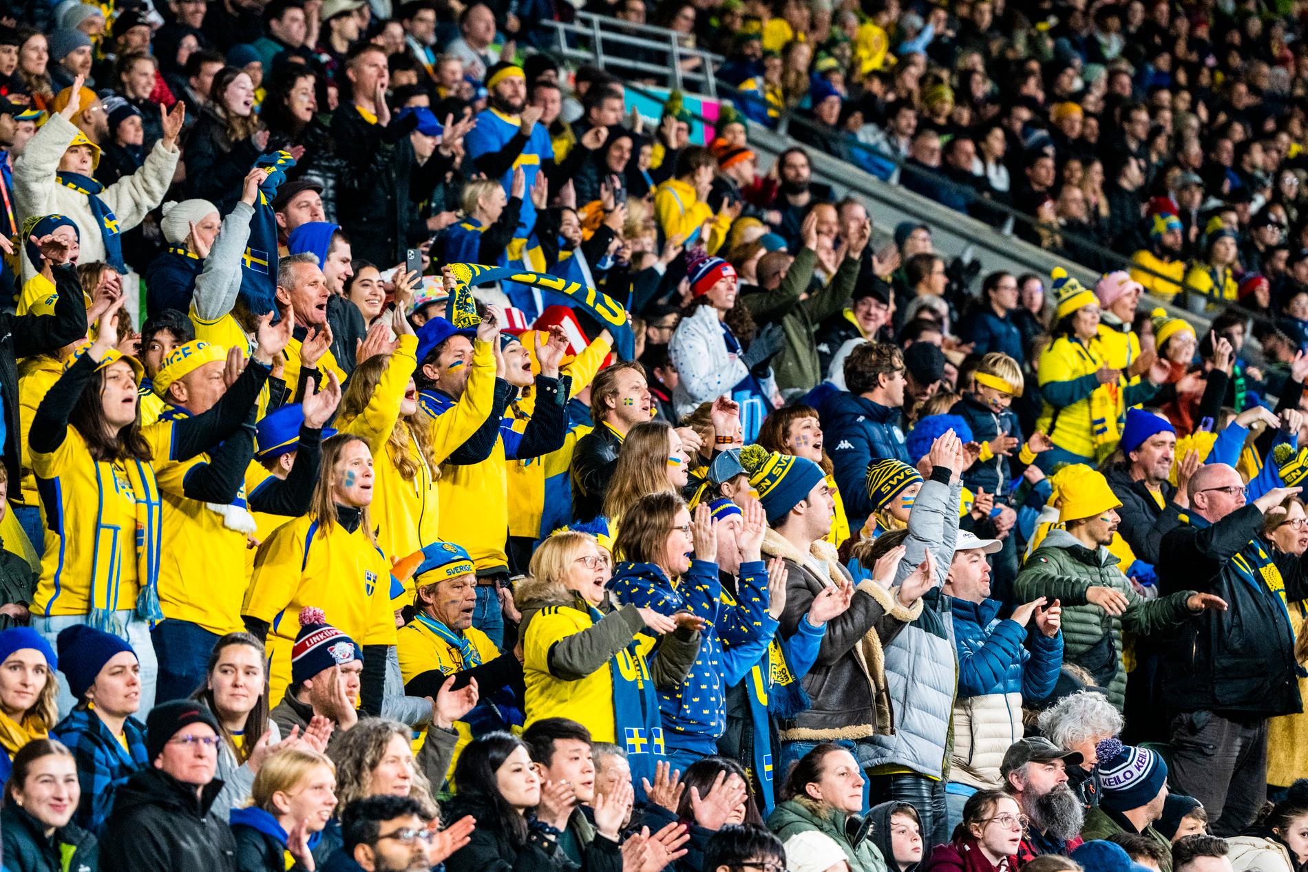 Publiken under åttondelsfinalen i damernas fotbolls-VM 2023 mellan Sverige och USA på Melbourne Rectangular Stadium.