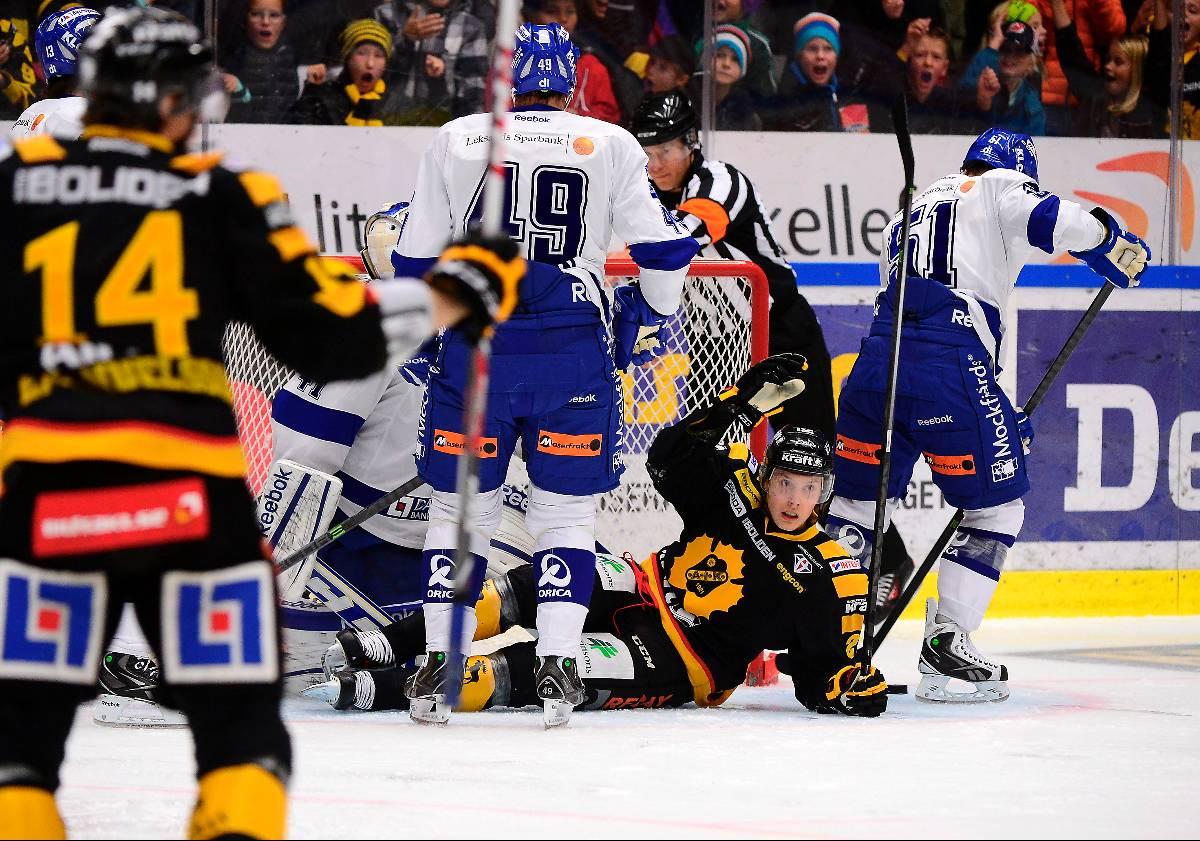 Oscar Sundqvist imponerade framför ögonen på NHL-klubben Pittsburgh Penguins.