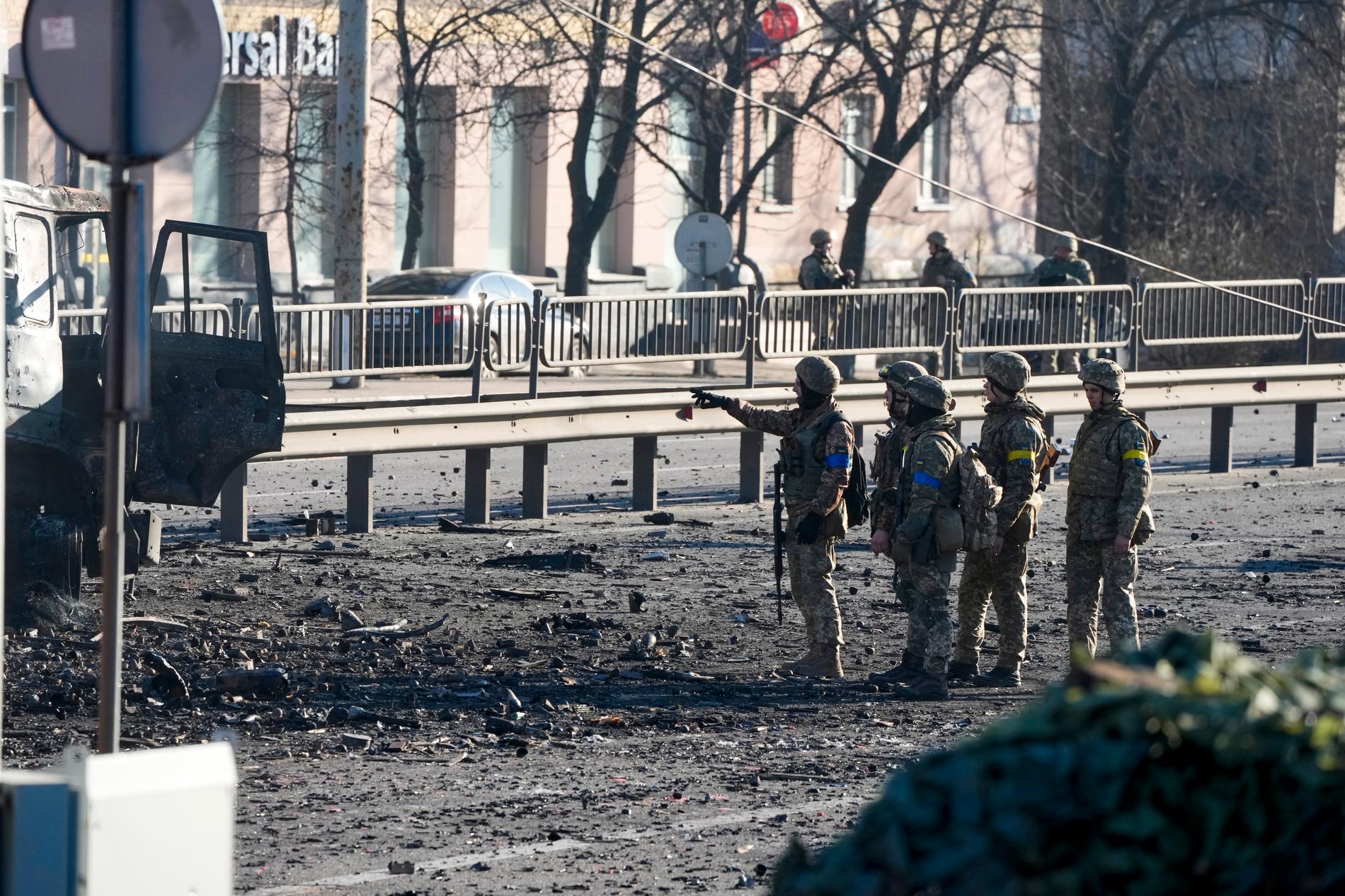 Ukrainska soldater i Kiev på lördagen. 