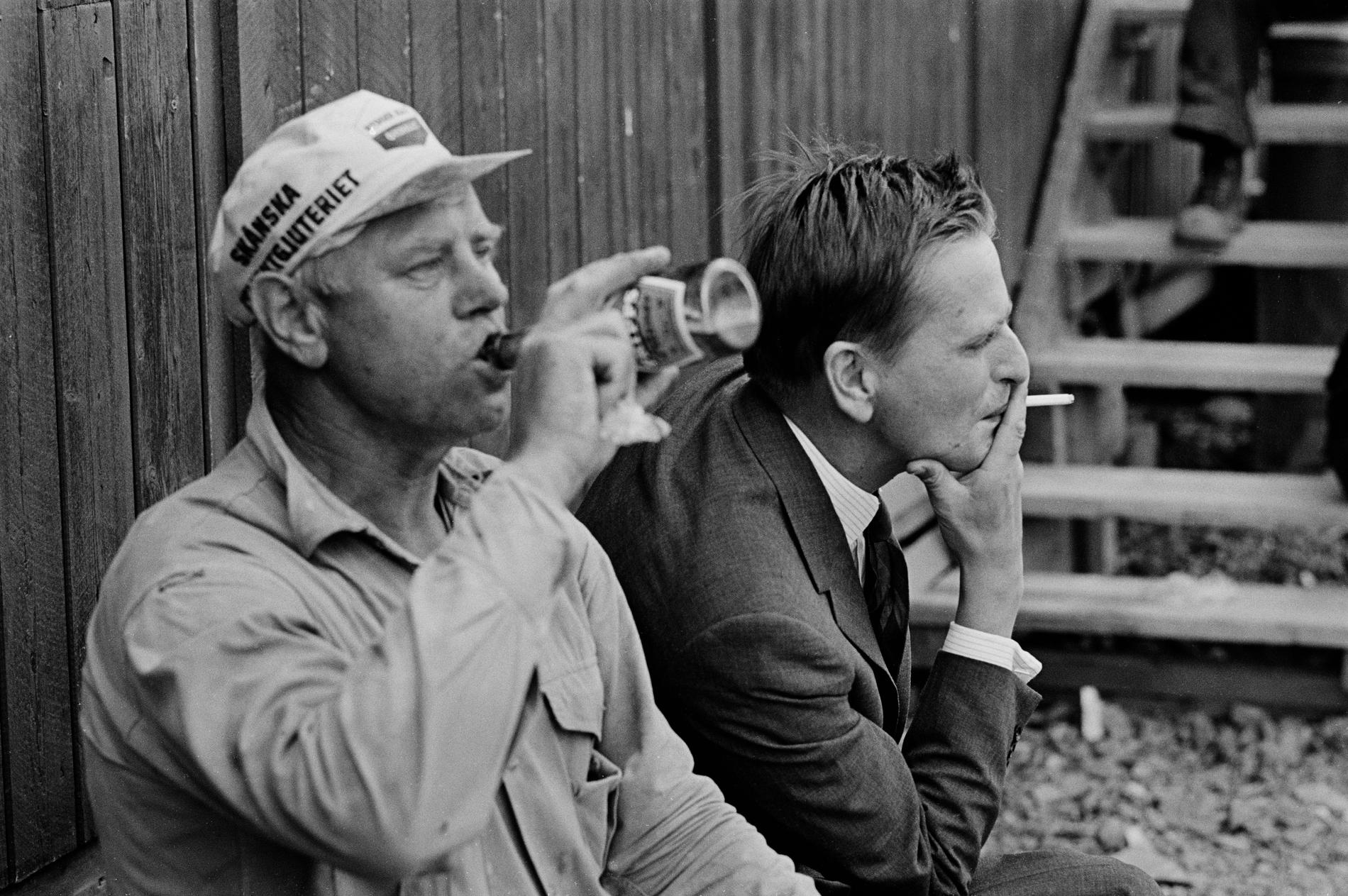 Fotografen Jean Hermanson följde den unge Olof Palme under besök på byggen i Stockholmstrakten 1968. ”Här finns några av de bästa bilderna på Palme som någonsin tagits”, skriver Dan Jönsson. ”De förtjänar att bli klassiska.”