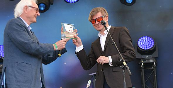 Årets Freemuse-pristagare tar emot sin utmärkelse i Kungsträdgården