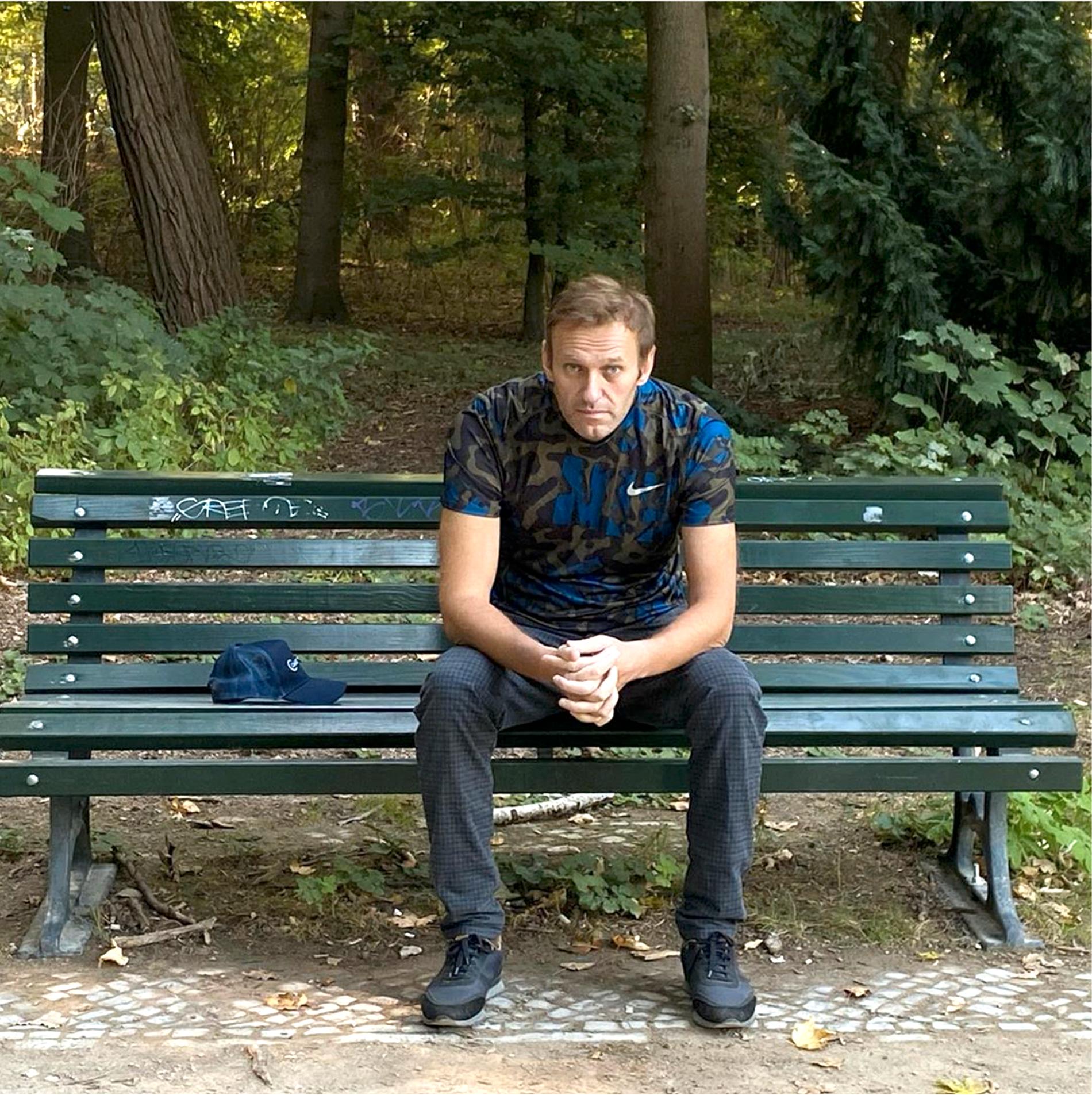 "Dagen har kommit – hurra!", skriver den ryske oppositionsledaren Aleksej Navalnyj på en Instagrambild, utlagt på onsdagen.