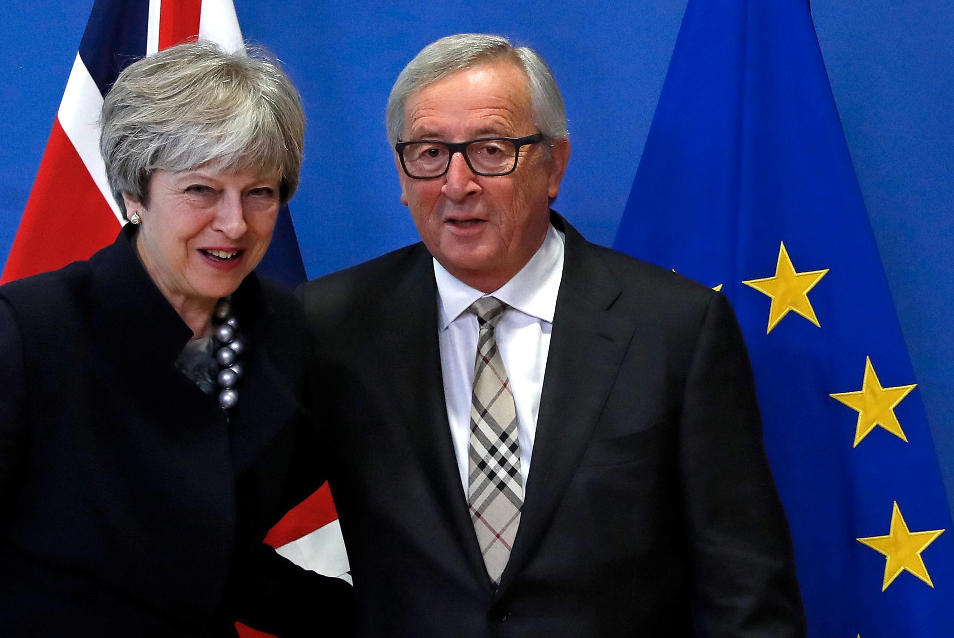 Storbritanniens premiärminister Theresa May och EU-kommissionens ordförande Jean-Claude Juncker.