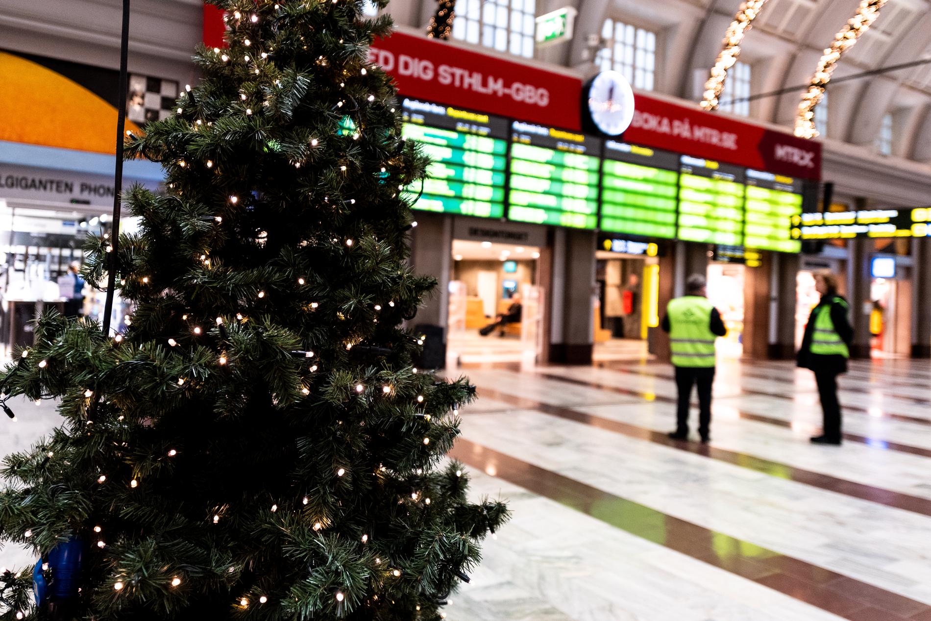Som resenär gäller det att ha koll på sina rättigheter om man råkar ut för förseningar i jultrafiken. Arkivbild.