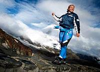 En ny alpin säsong väntar och Anja Pärson förebereder sig för fullt. Sportbladet följde henne en vanlig dag på jobbet och det blev en hel del snack om annat än skidåkning.