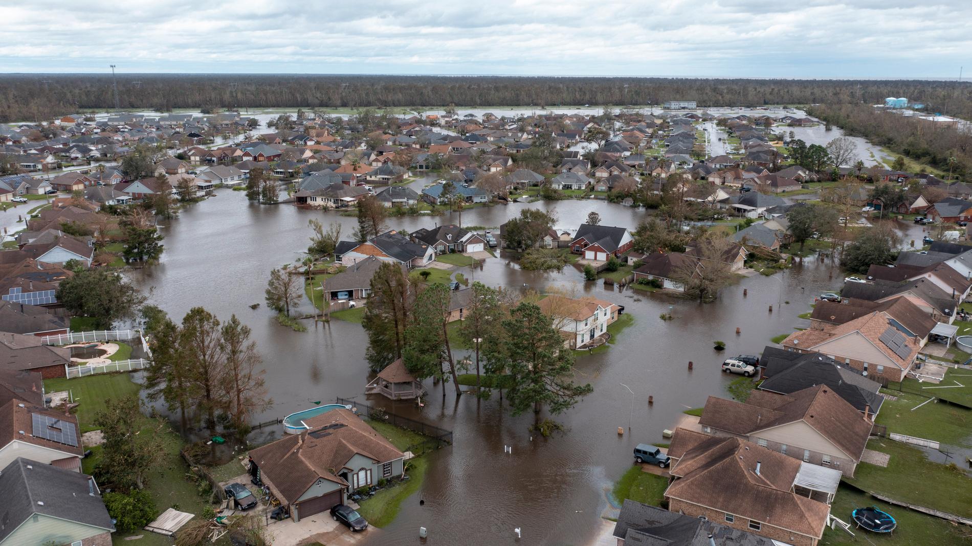 LaPlace utanför New Orleans ligger under vatten.