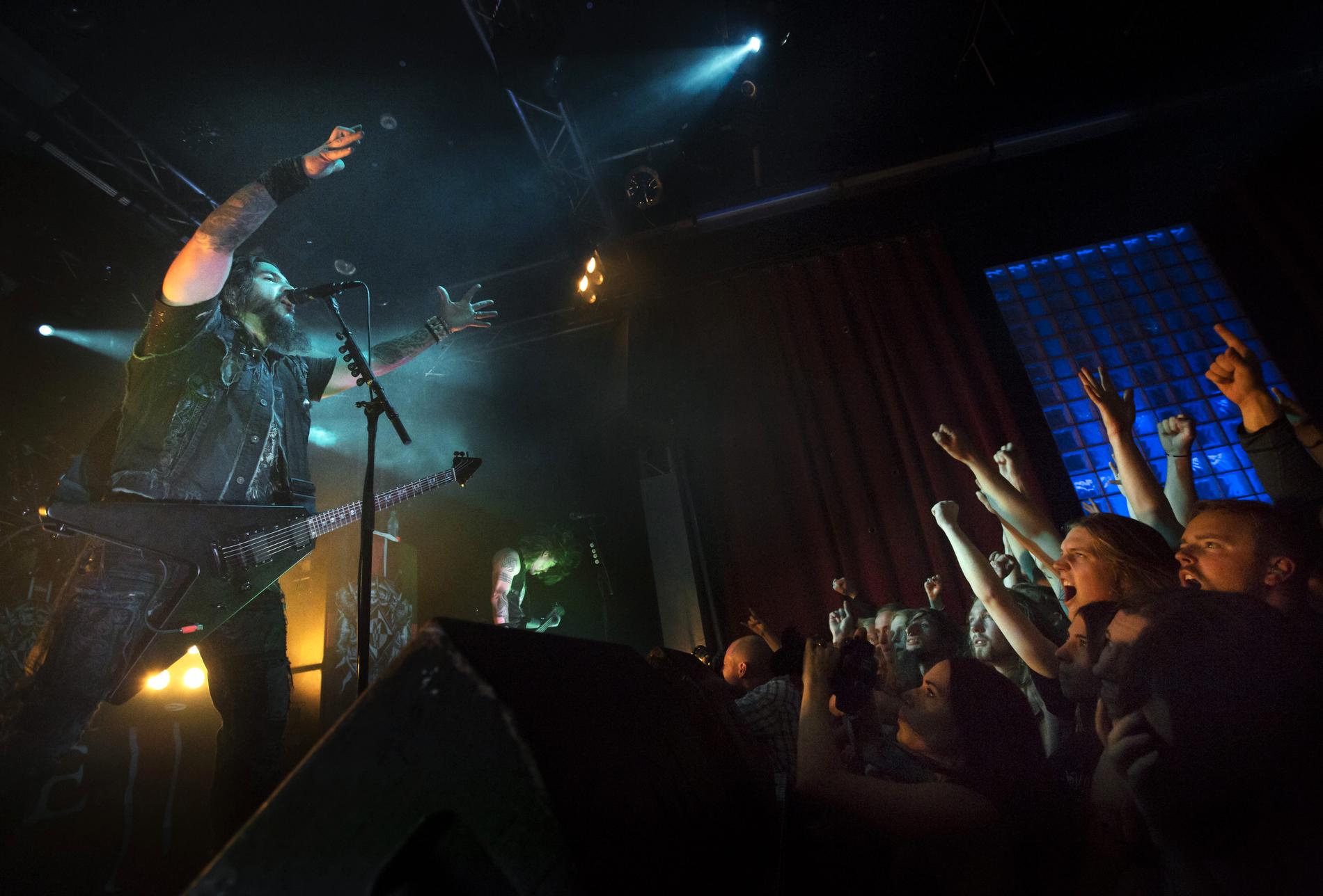 Robb Flynn och hans Machine Head, här under ovanligt intima former på Sticky Fingers i Göteborg den 22 augusti 2014, är ett av dragplåstren denna månad.
