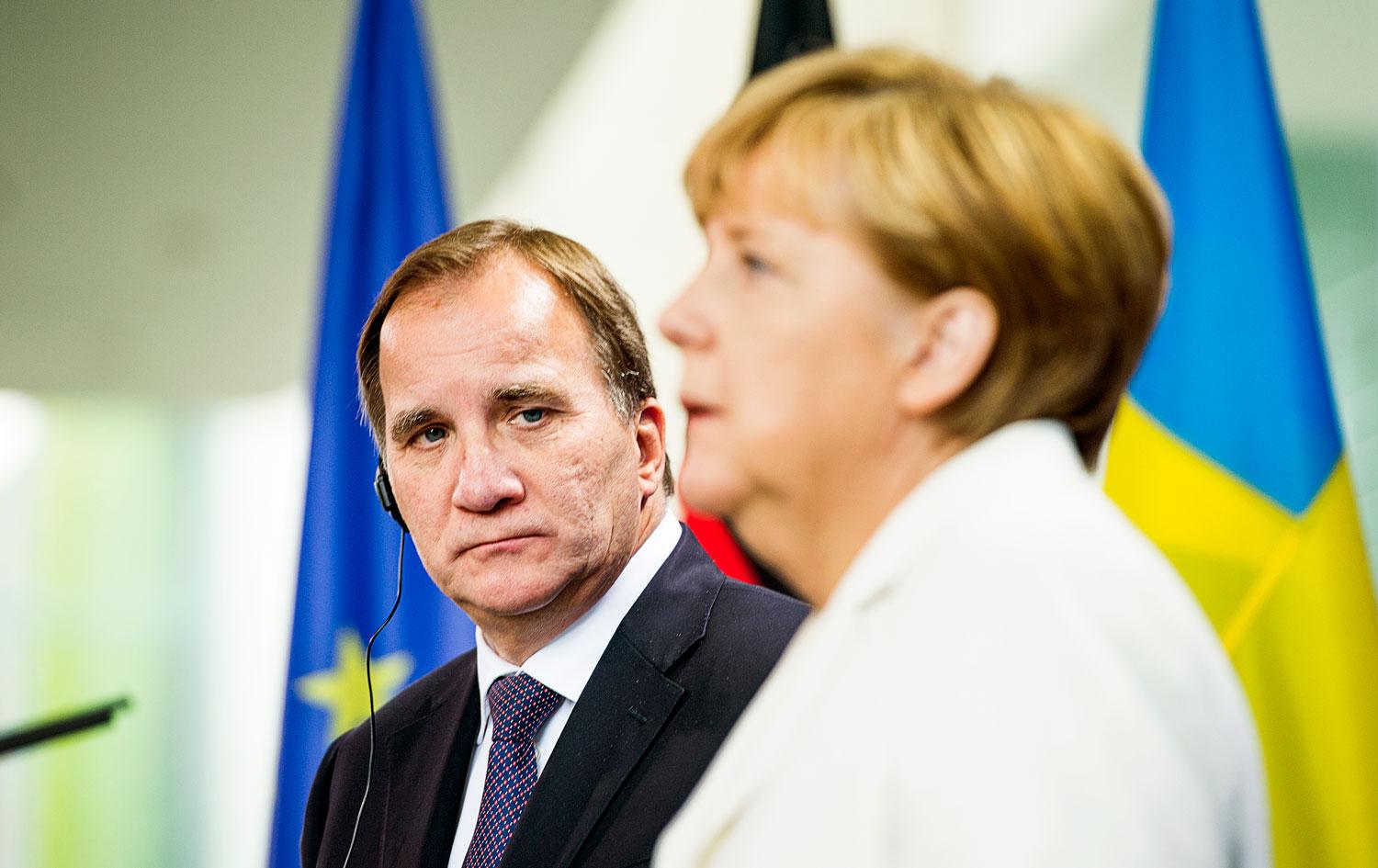 I Tyskland är Merkel under starkt tryck. Hennes systerparti CSU hotar dra regeringen inför författningsdomstolen. I Sverige finns ingen författningsdomstol, som kan pröva statsminister Löfvens ansvar, skriver debattören.